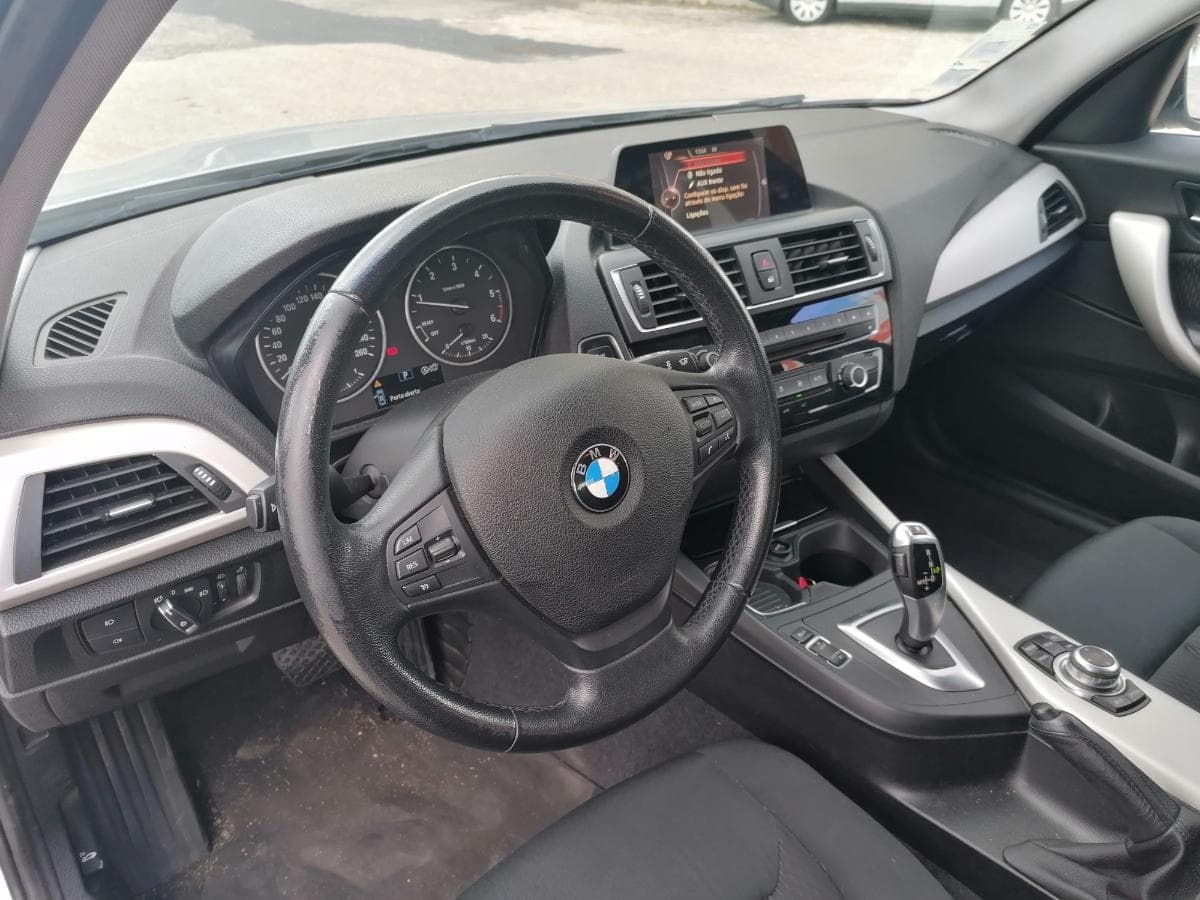 BMW 118D · Ano 2015 — imagem 14