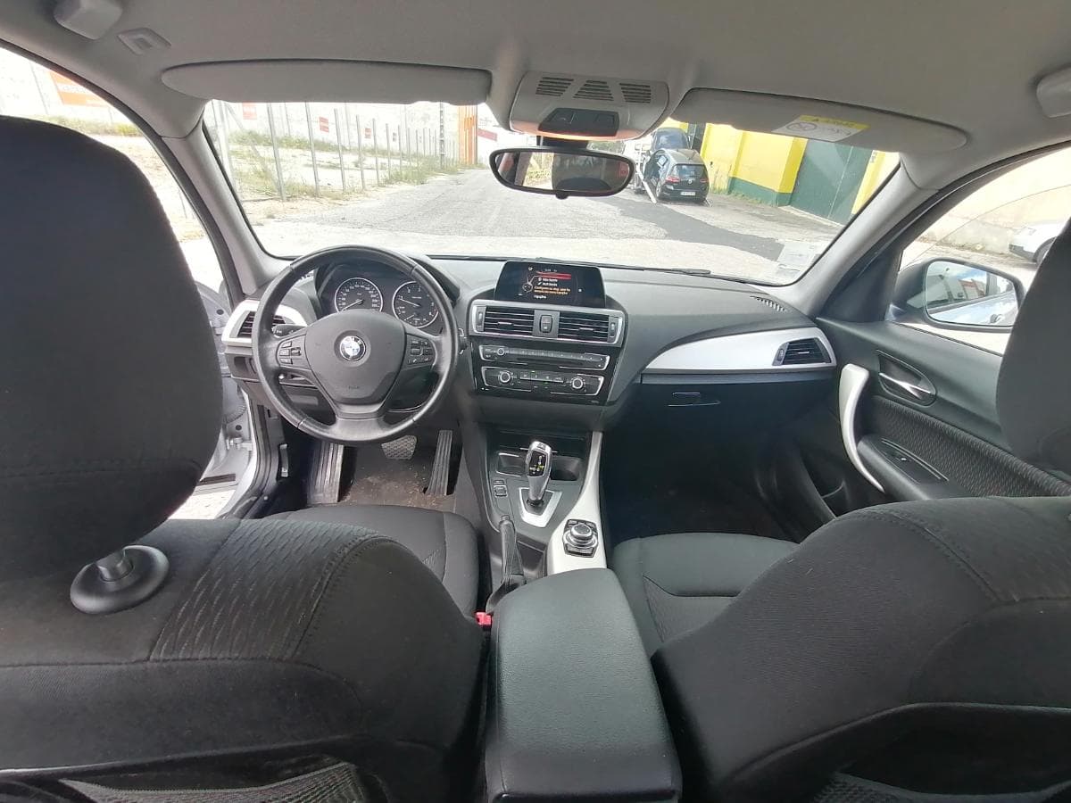 BMW 118D · Ano 2015 — imagem 12