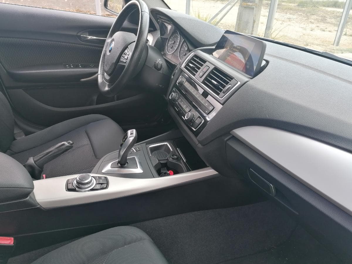 BMW 118D · Ano 2015 — imagem 15