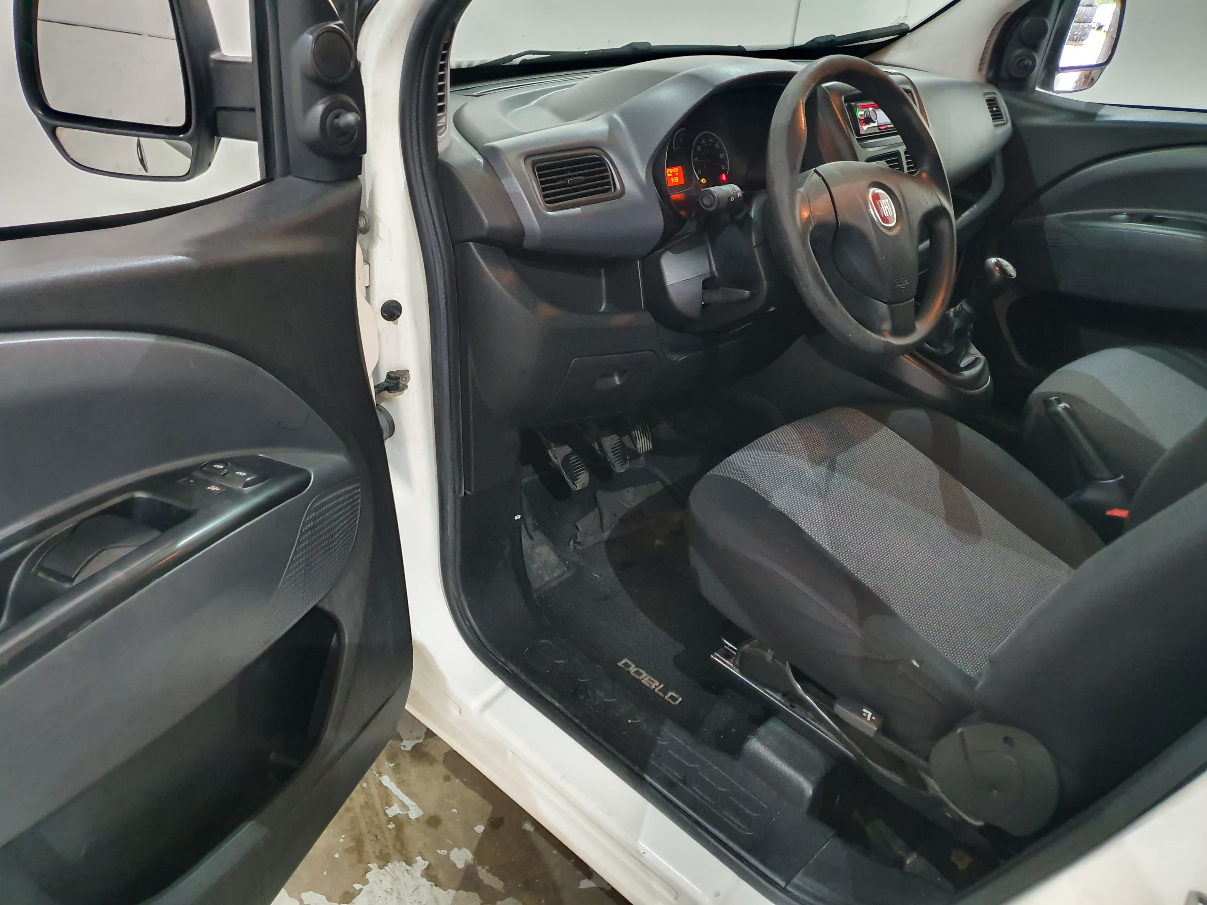 Fiat Doblo · Ano 2014 — imagen 18