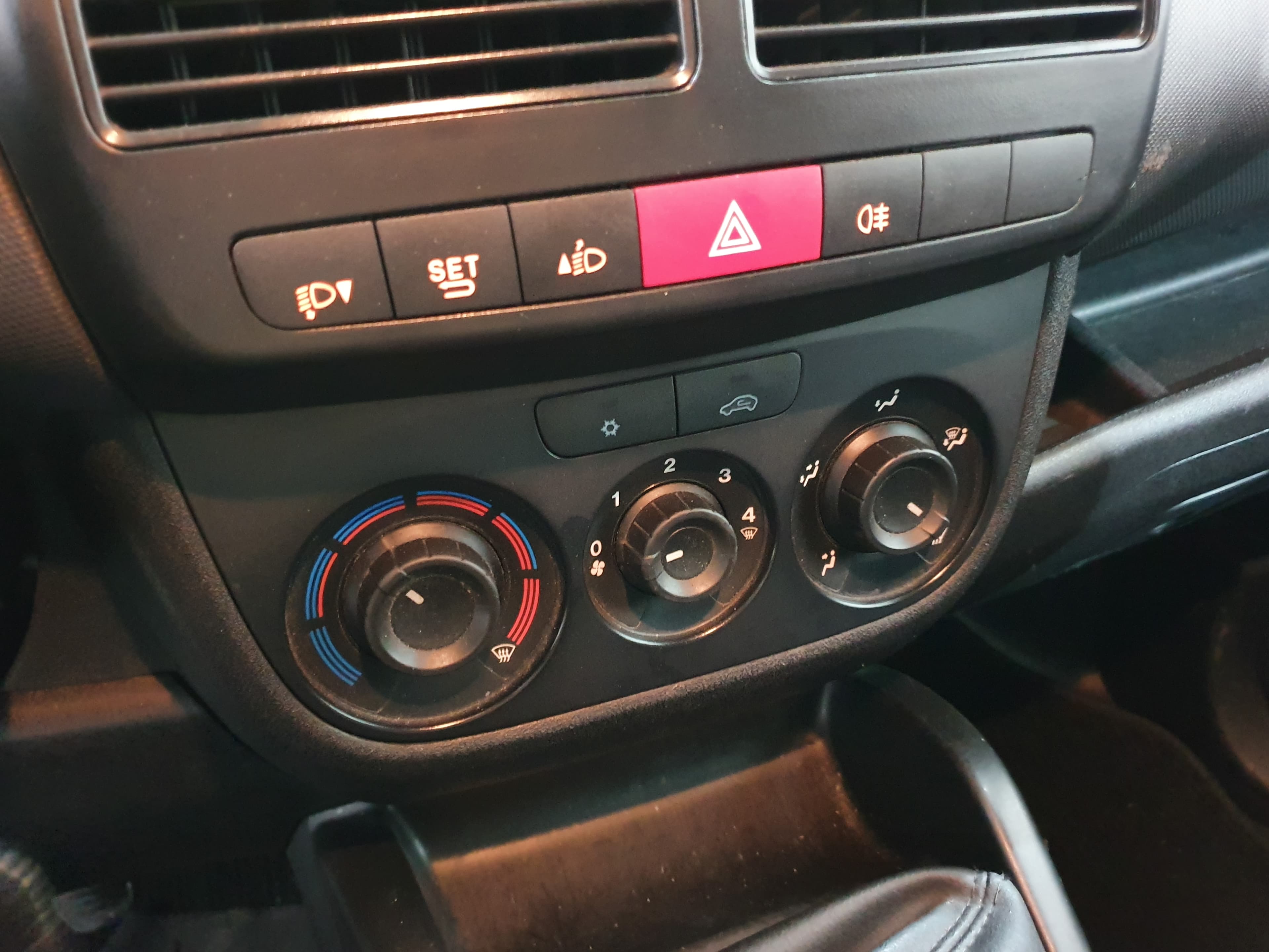 Fiat Doblo · Ano 2014 — imagen 27
