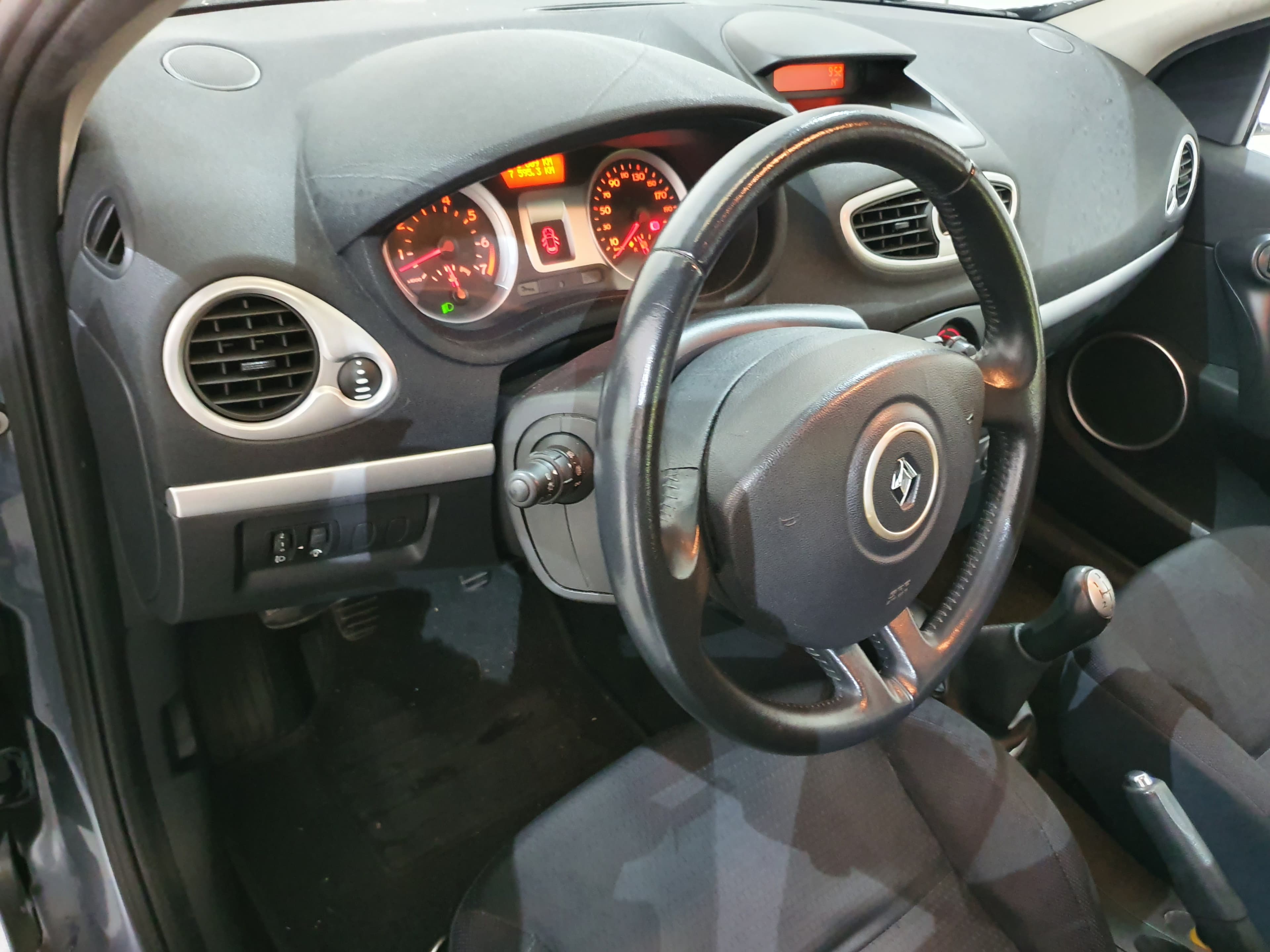 Renault Clio · Ano 2006 — imagen 35
