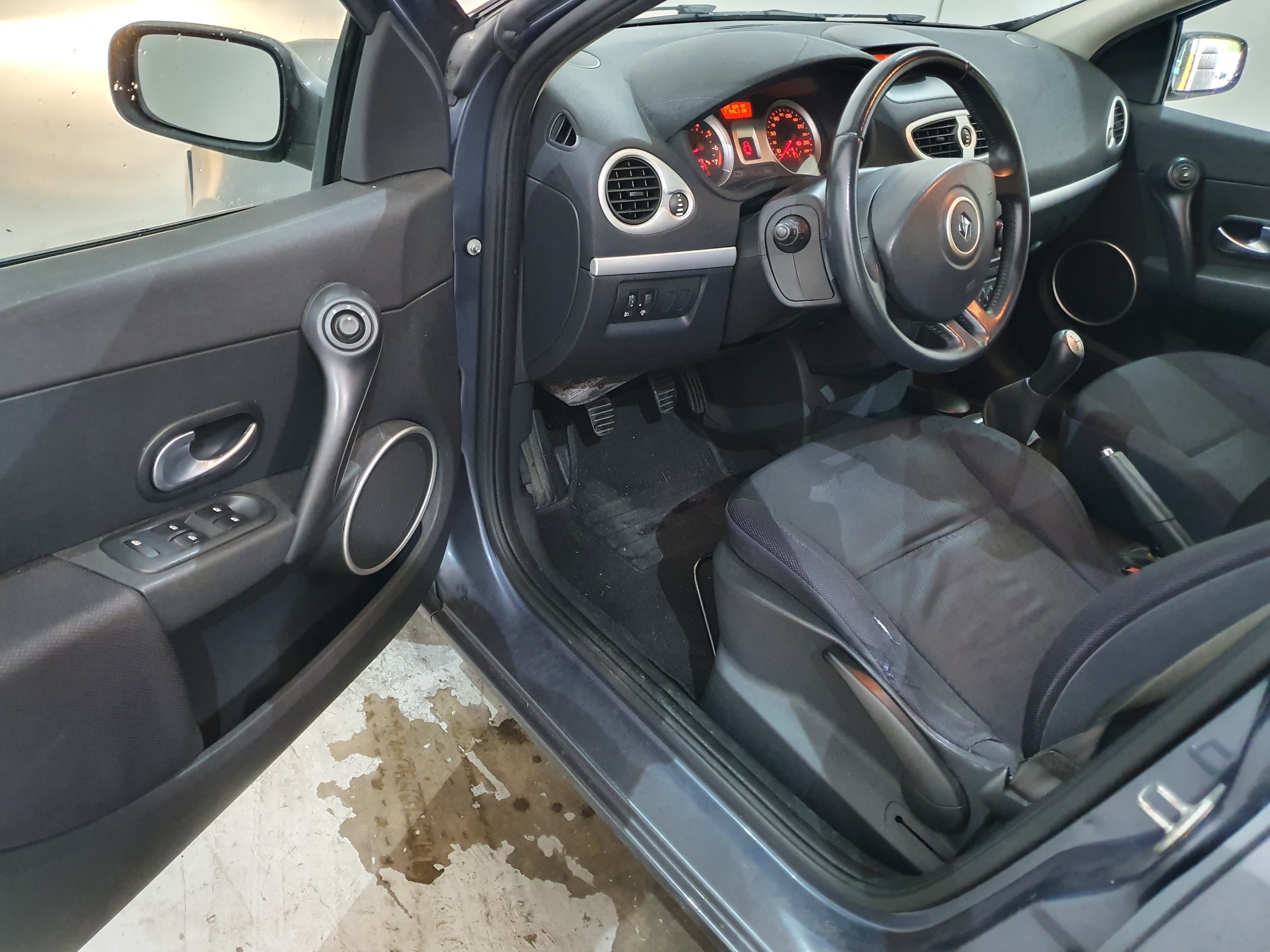 Renault Clio · Ano 2006 — imagen 22