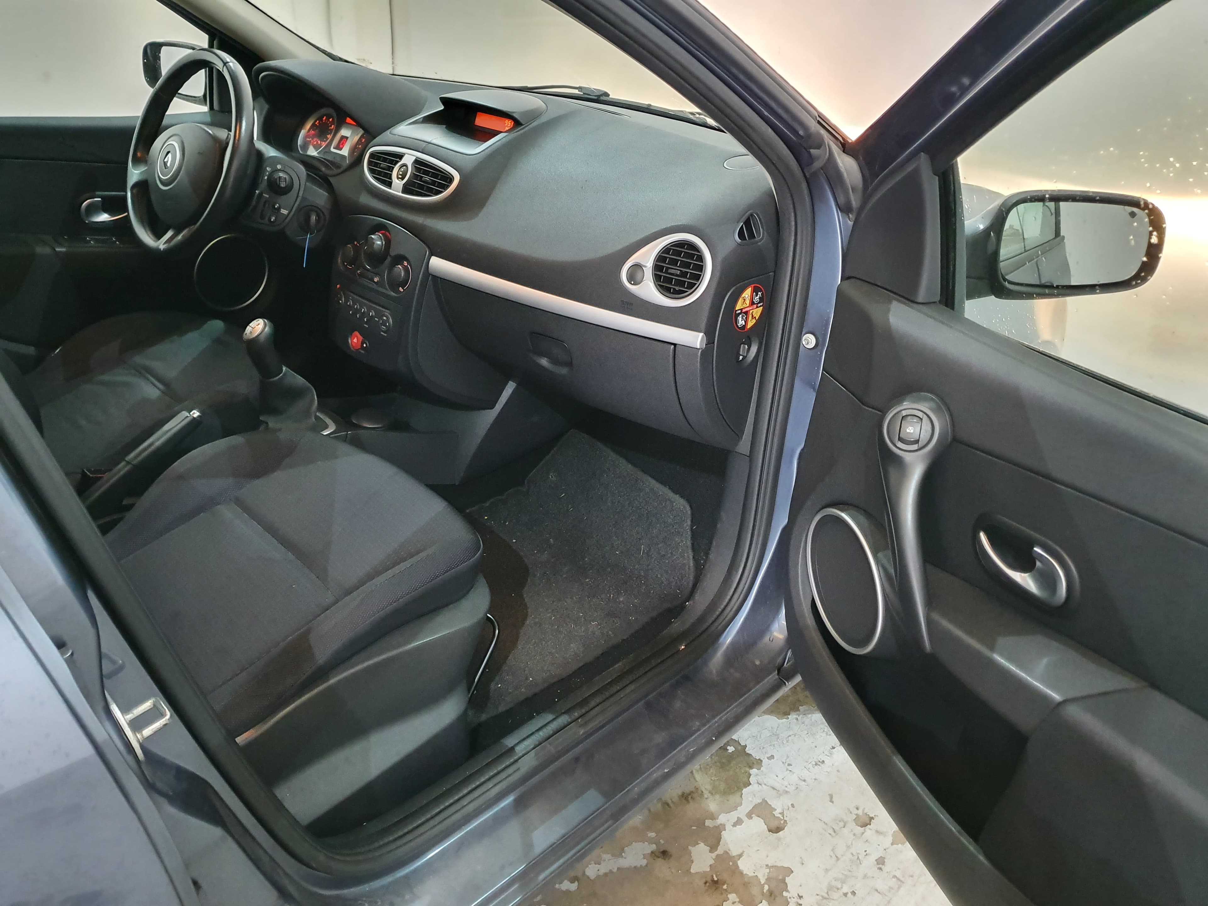 Renault Clio · Ano 2006 — imagen 27