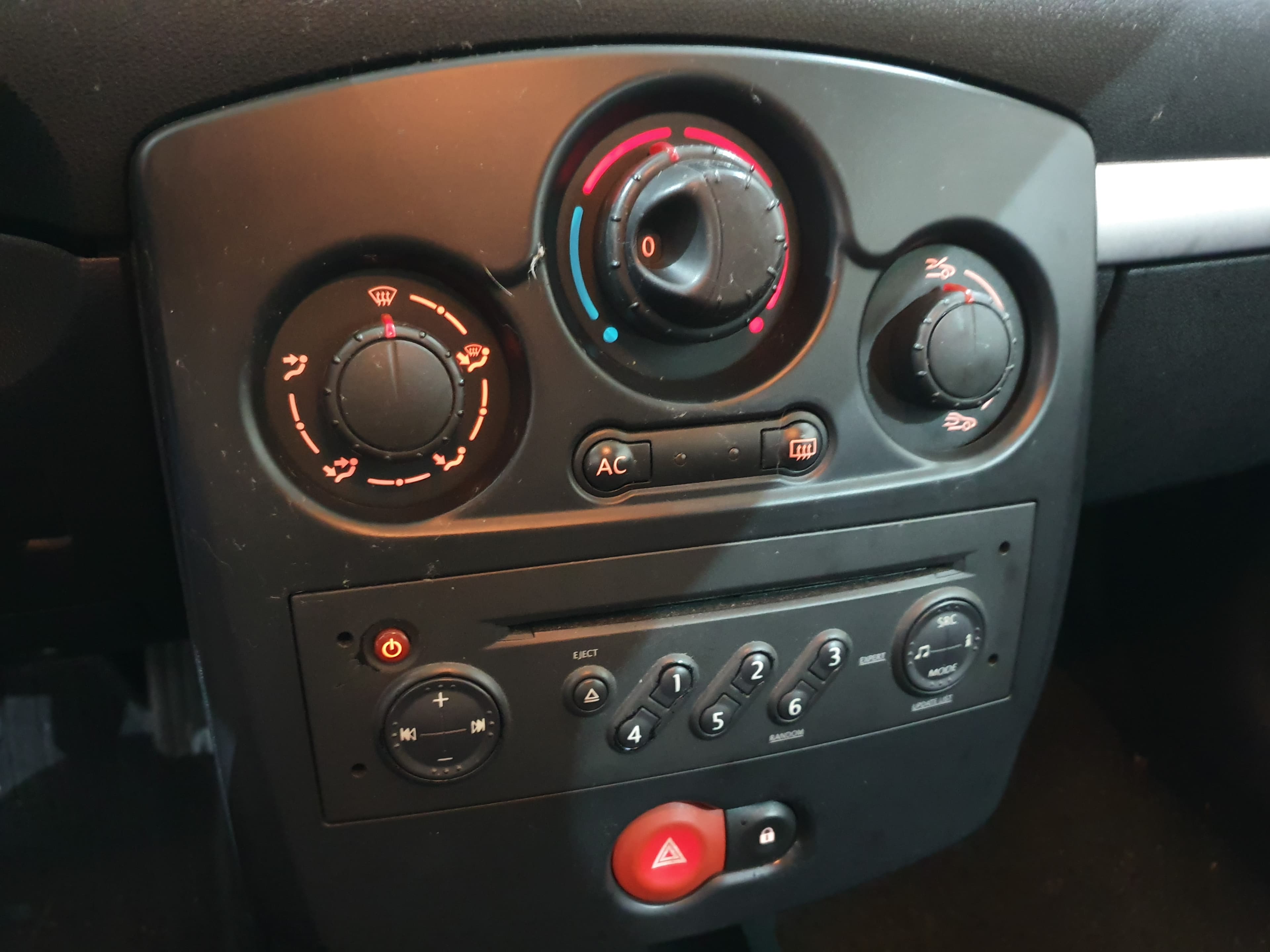 Renault Clio · Ano 2006 — imagen 38