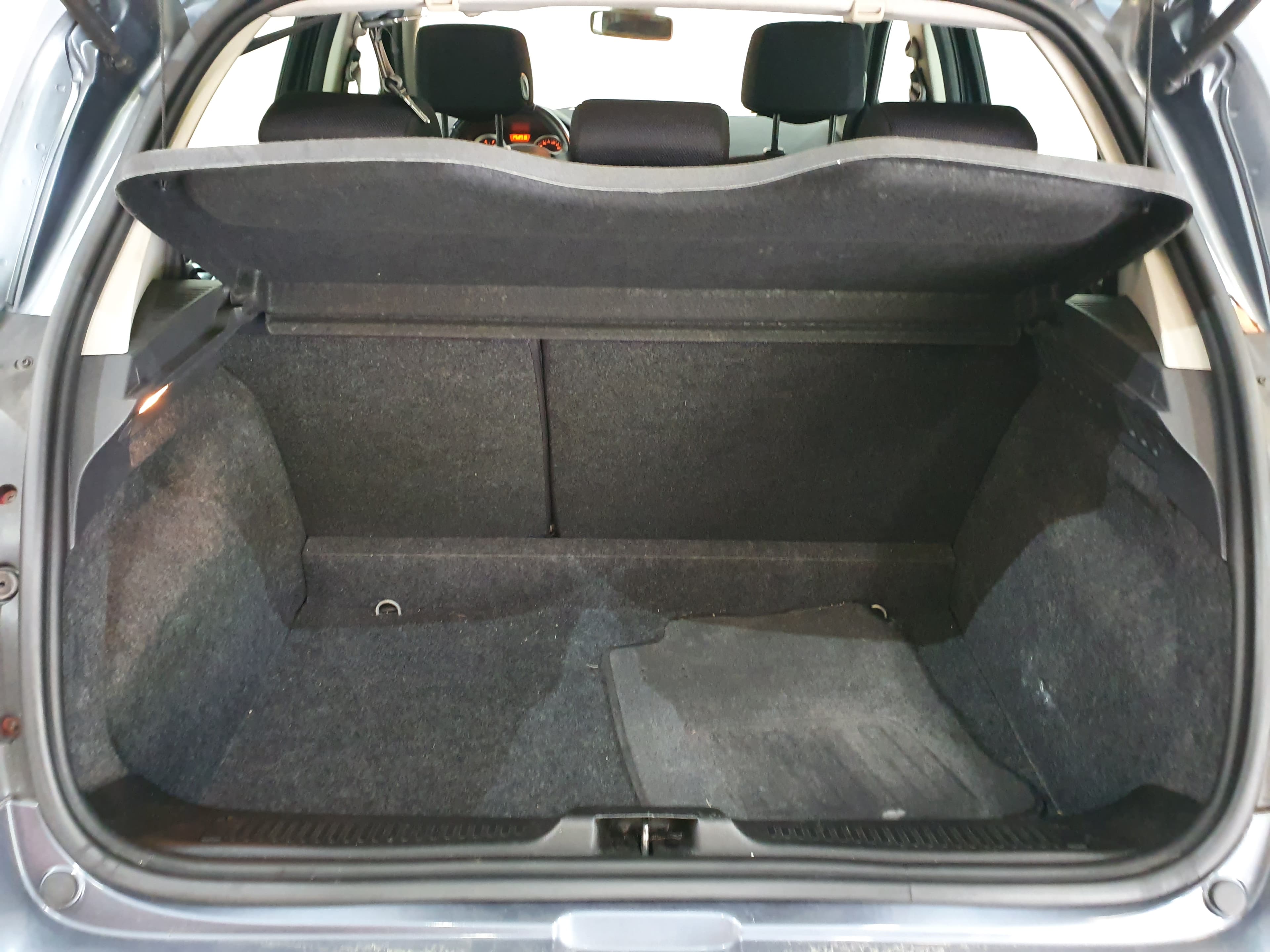 Renault Clio · Ano 2006 — imagen 8