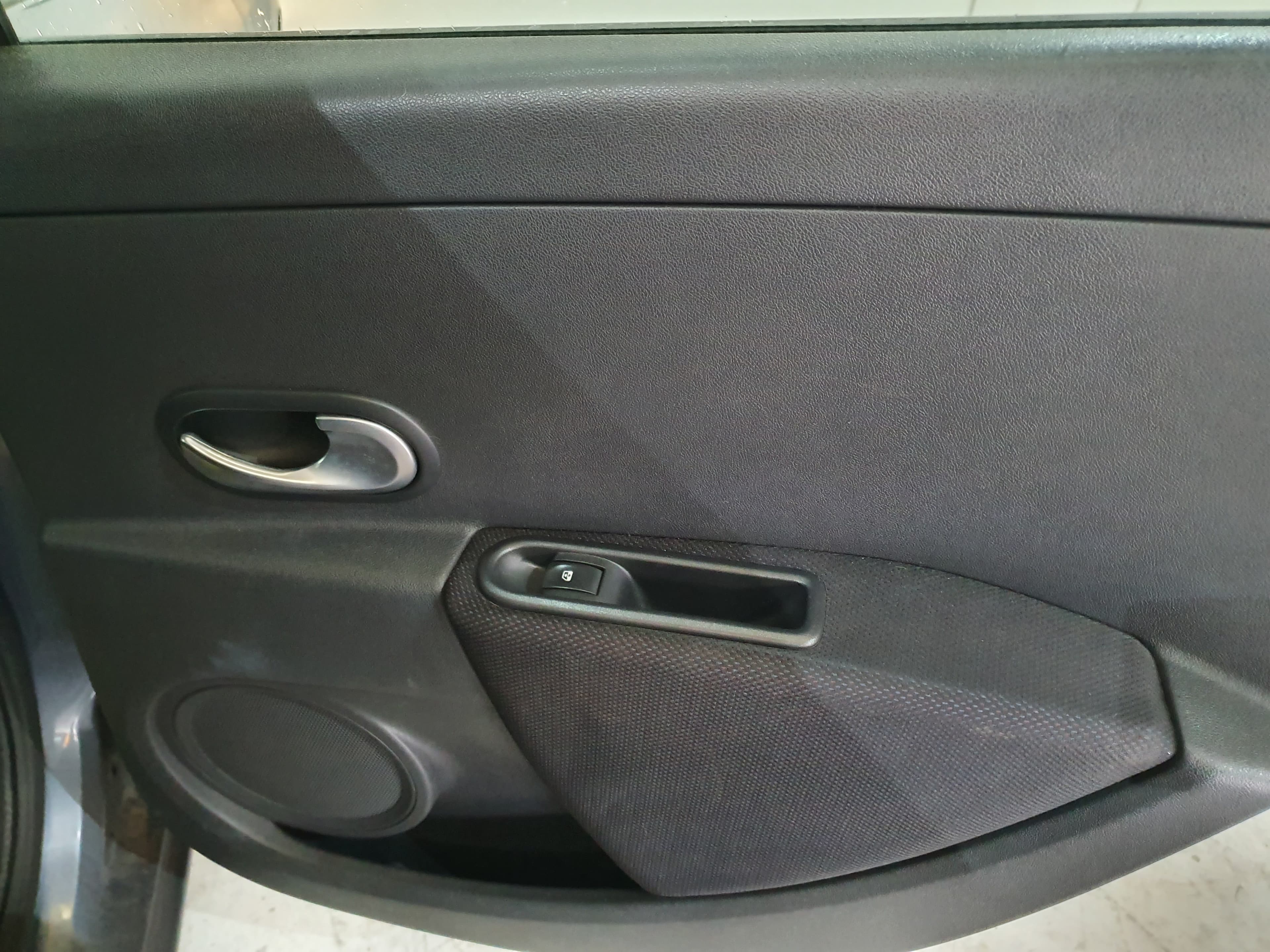Renault Clio · Ano 2006 — imagen 25