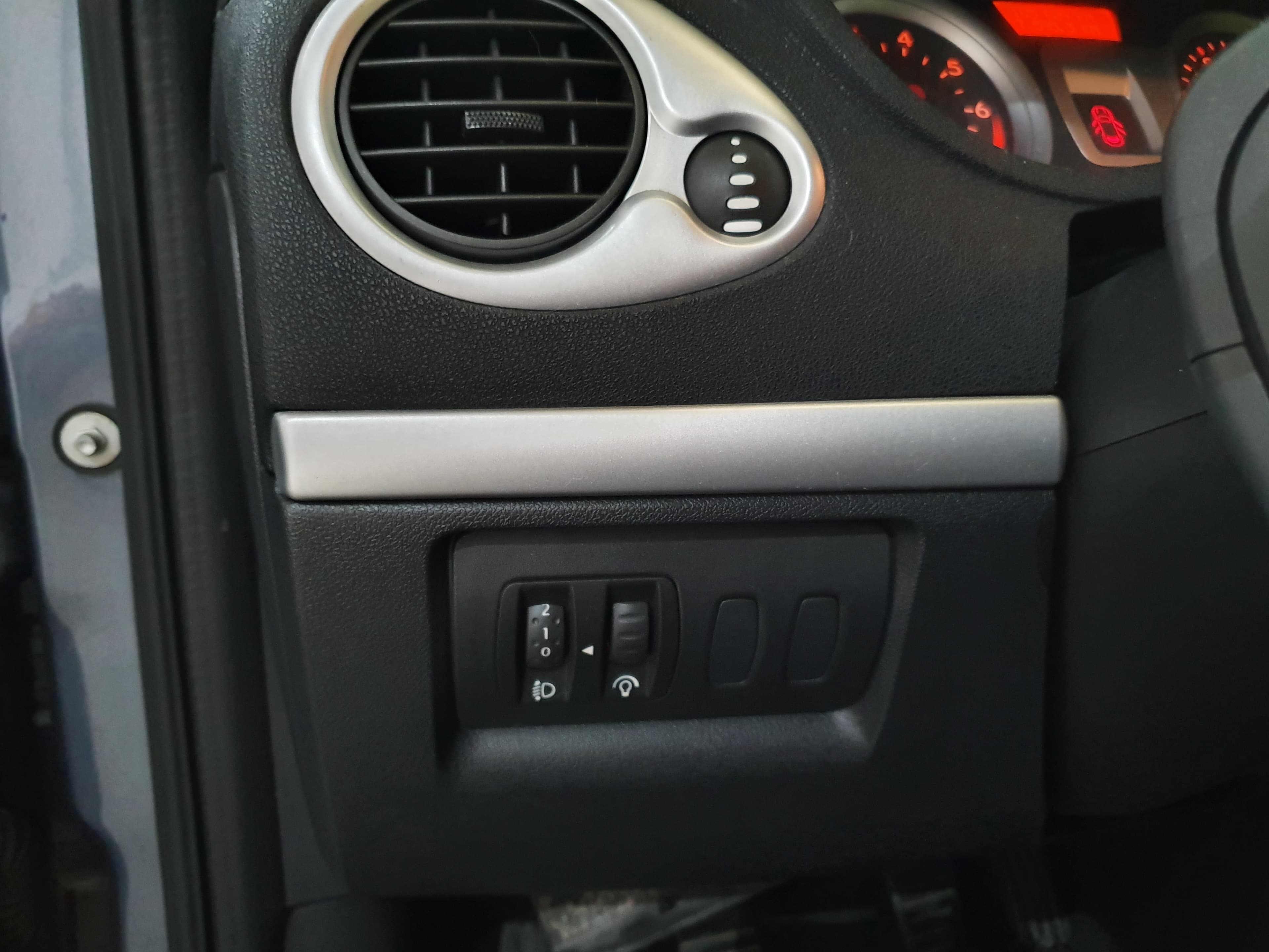 Renault Clio · Ano 2006 — imagen 39