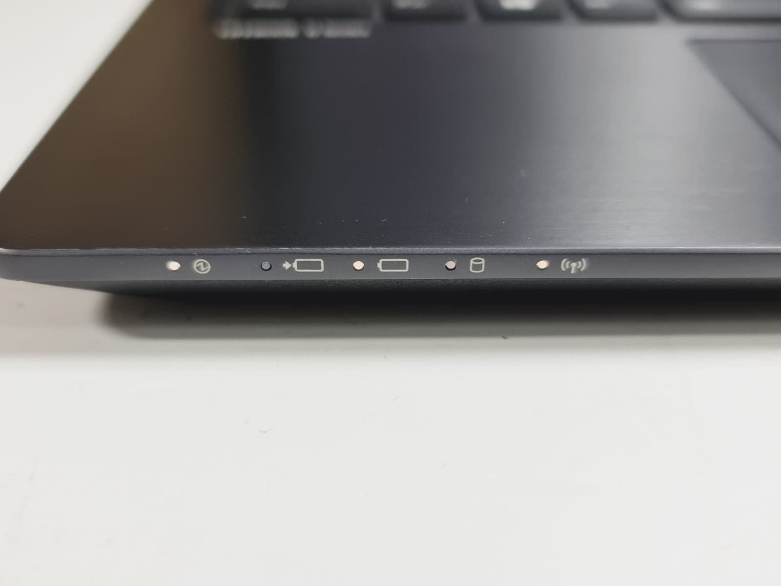 Portátil Fujitsu LifeBook U747 — image 9