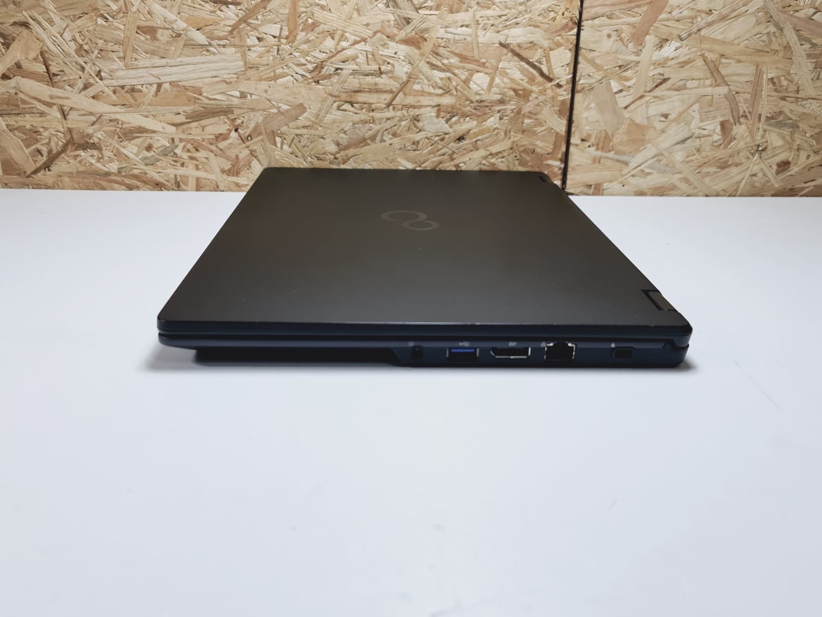 Portátil Fujitsu LifeBook U747 — image 3