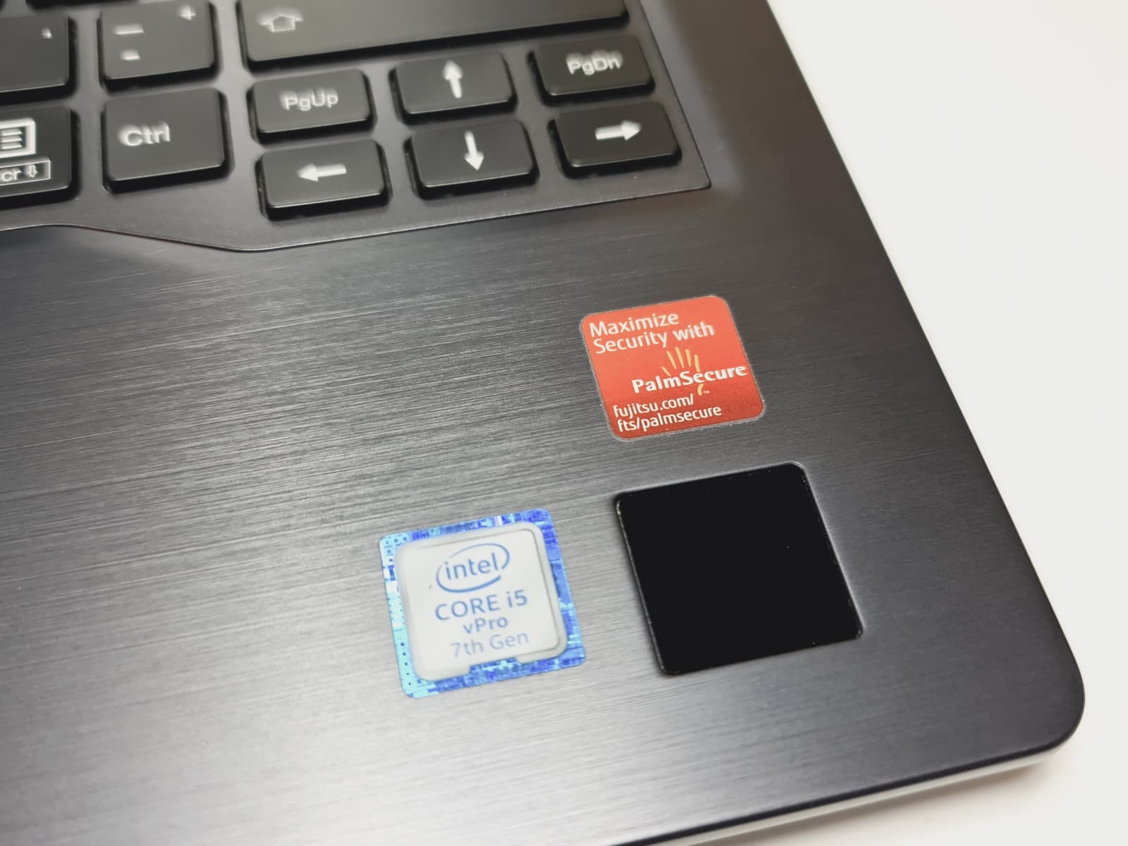 Portátil Fujitsu LifeBook U747 — image 11