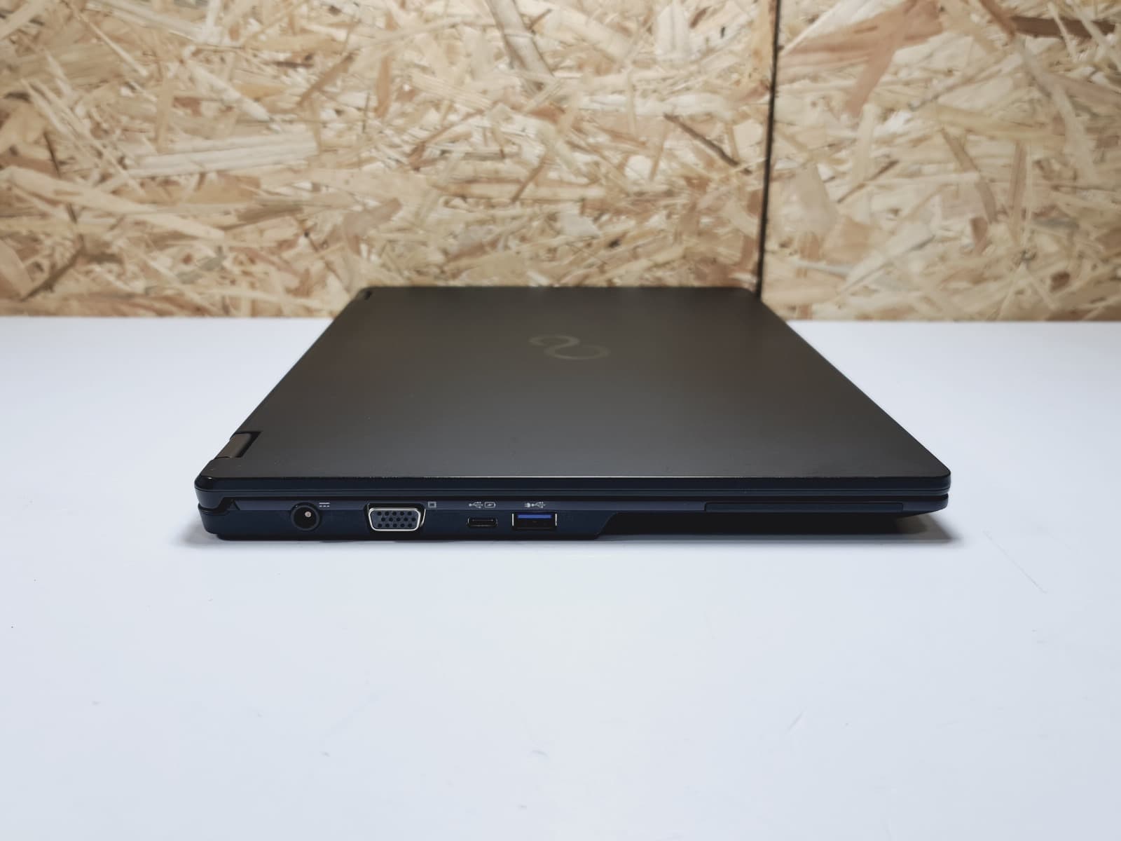Portátil Fujitsu LifeBook U747 — image 4
