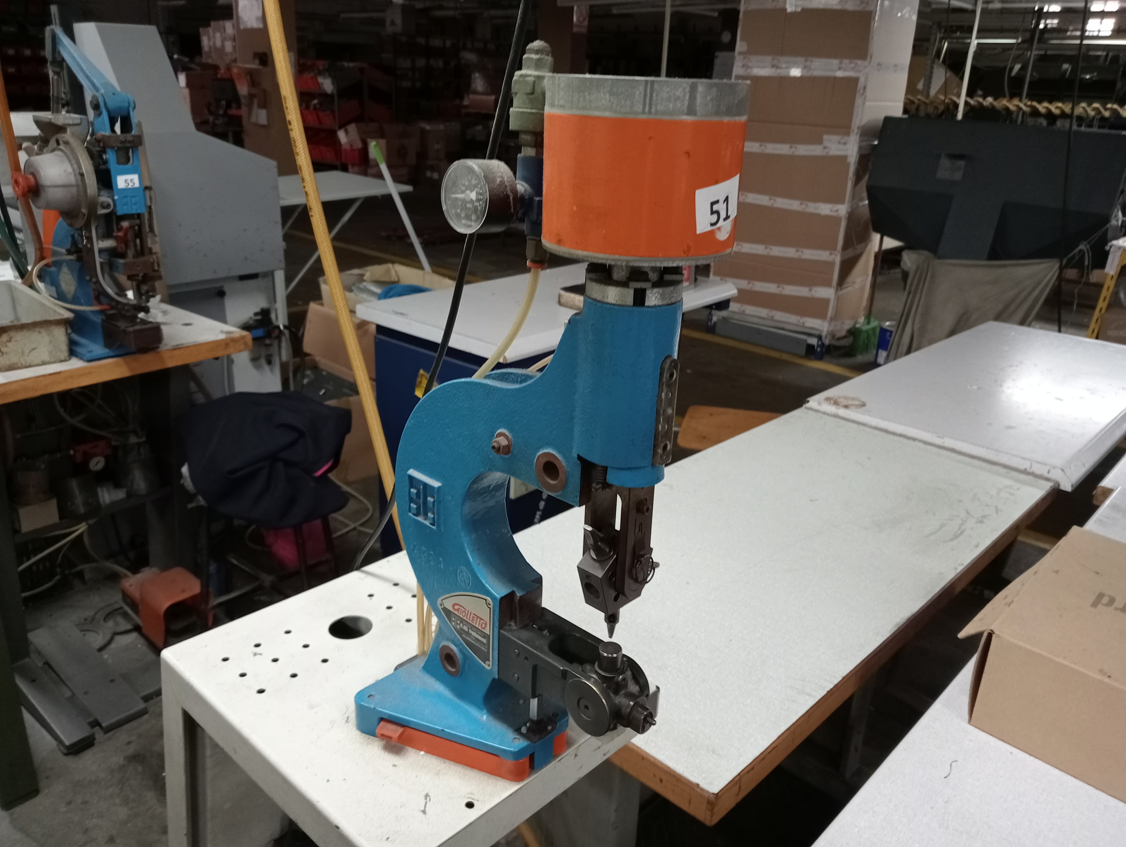 Máquinas de Coluna Alta · Máquina de Furar · Máquina de Ilhoses — imagen 17