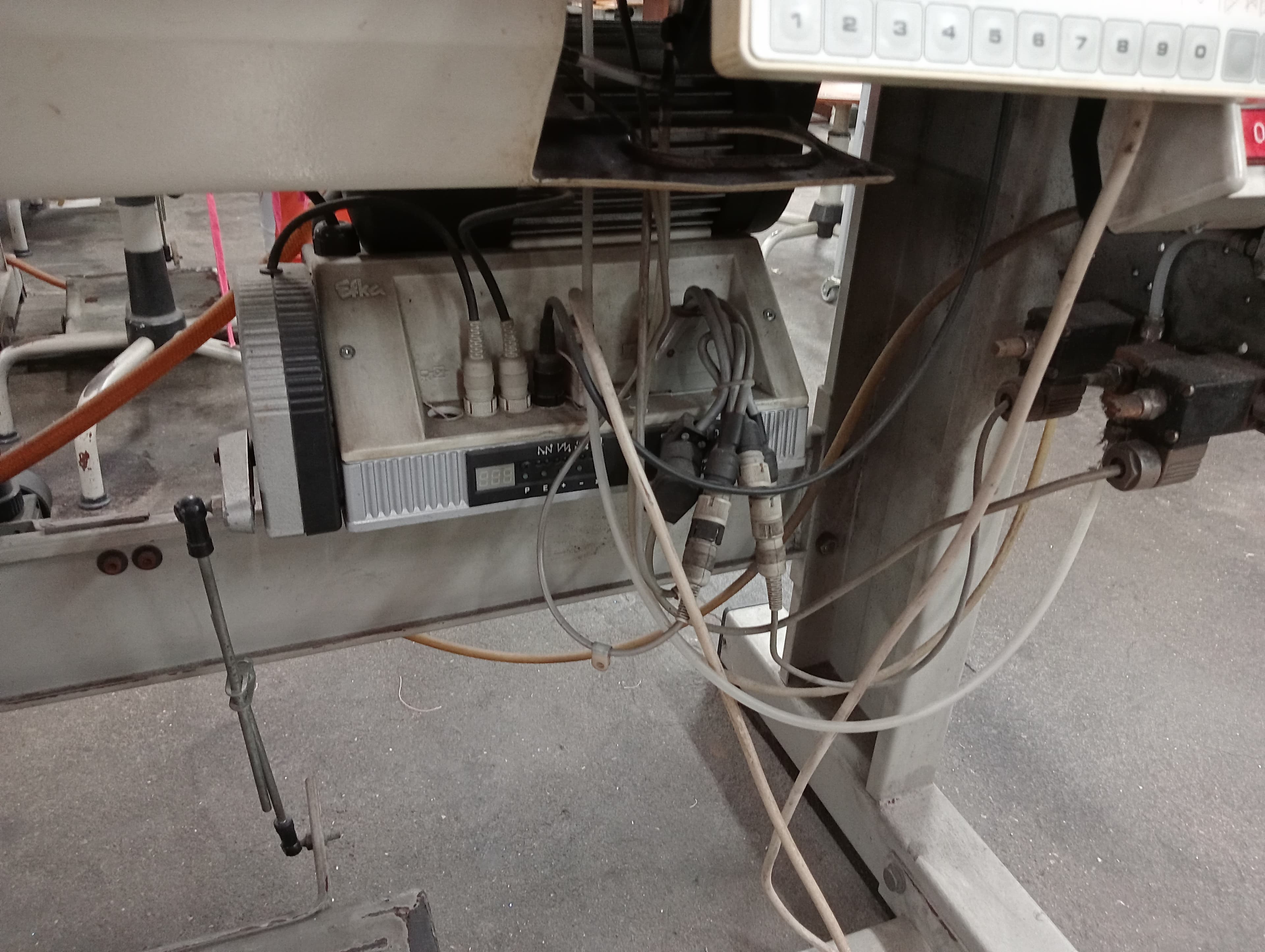 Máquinas de Coluna Alta · Máquina de Furar · Máquina de Ilhoses — imagen 9