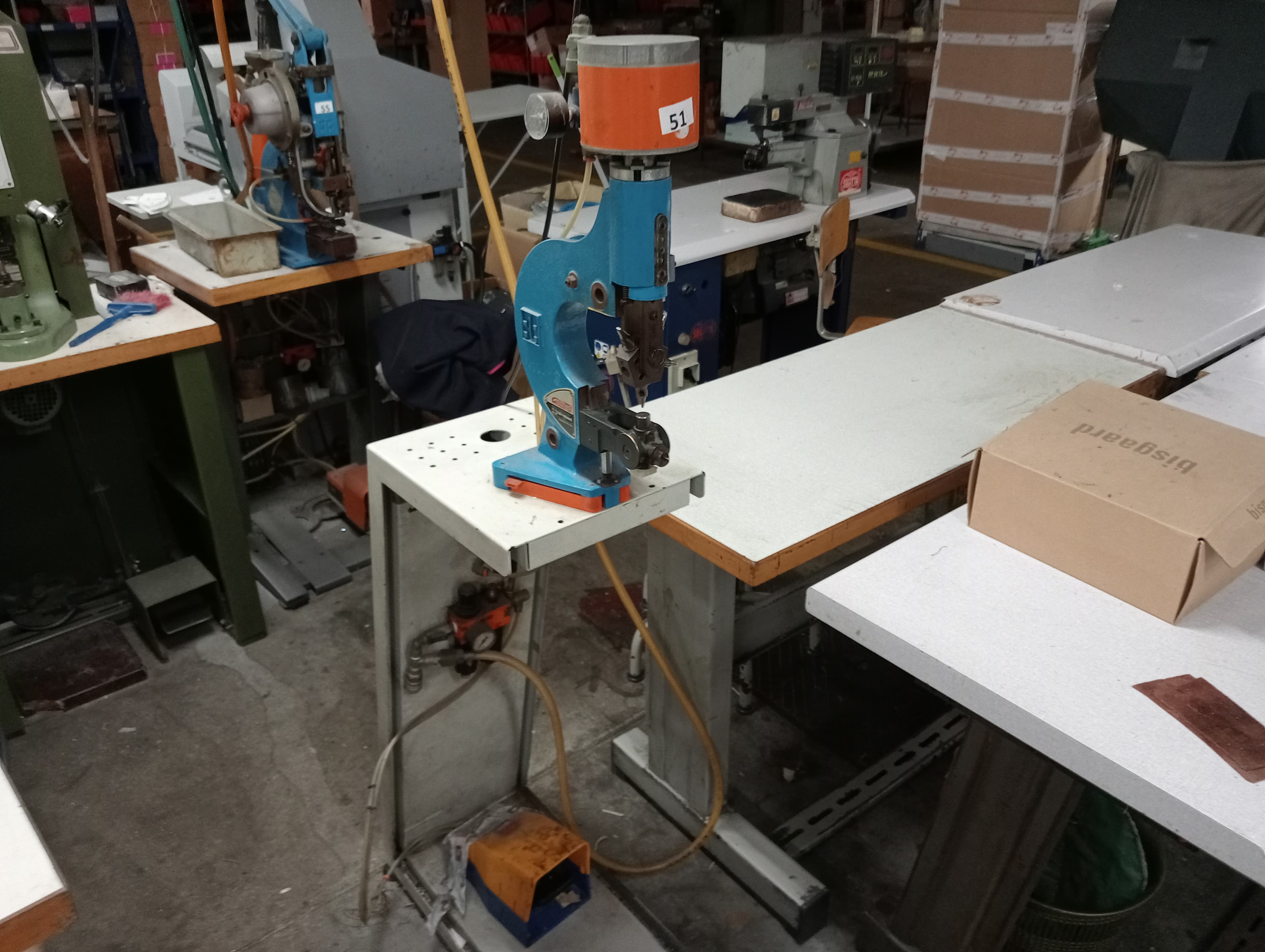 Máquinas de Coluna Alta · Máquina de Furar · Máquina de Ilhoses — imagen 16