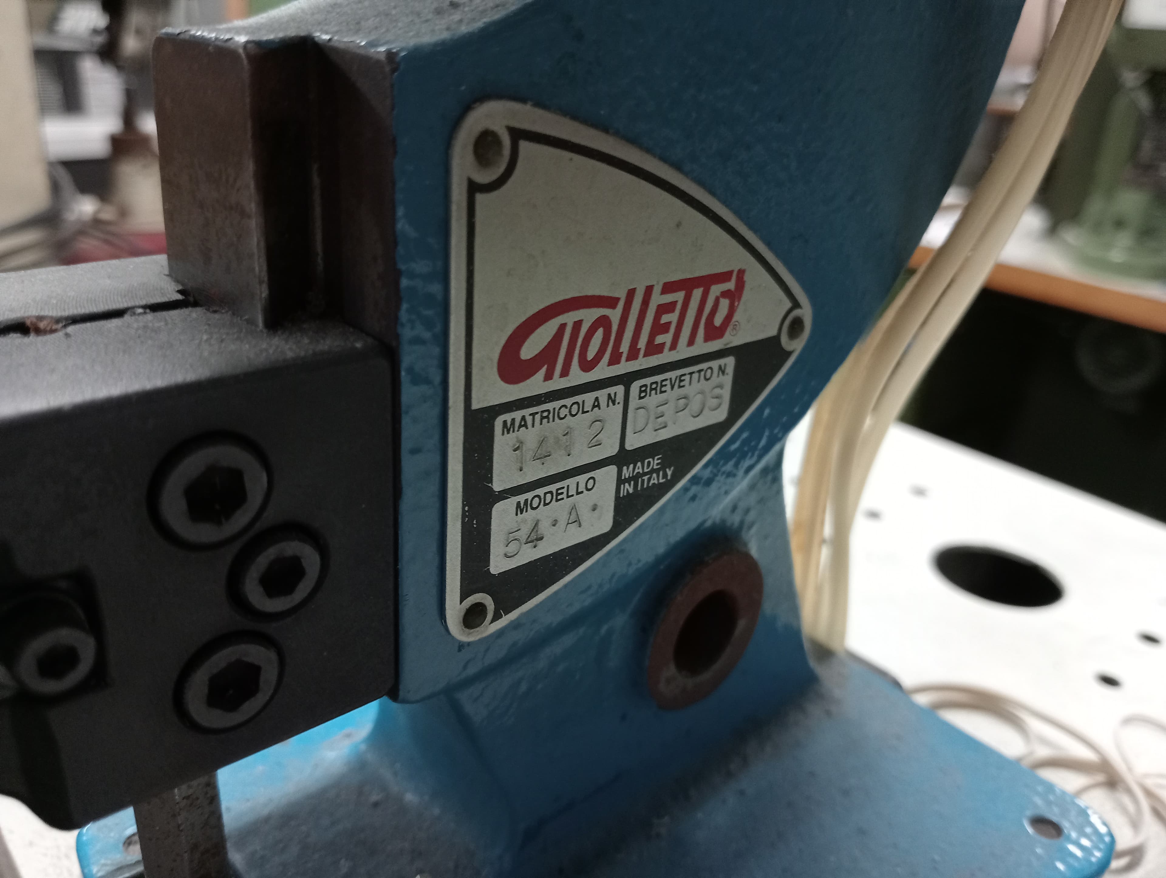 Máquinas de Coluna Alta · Máquina de Furar · Máquina de Ilhoses — imagen 20