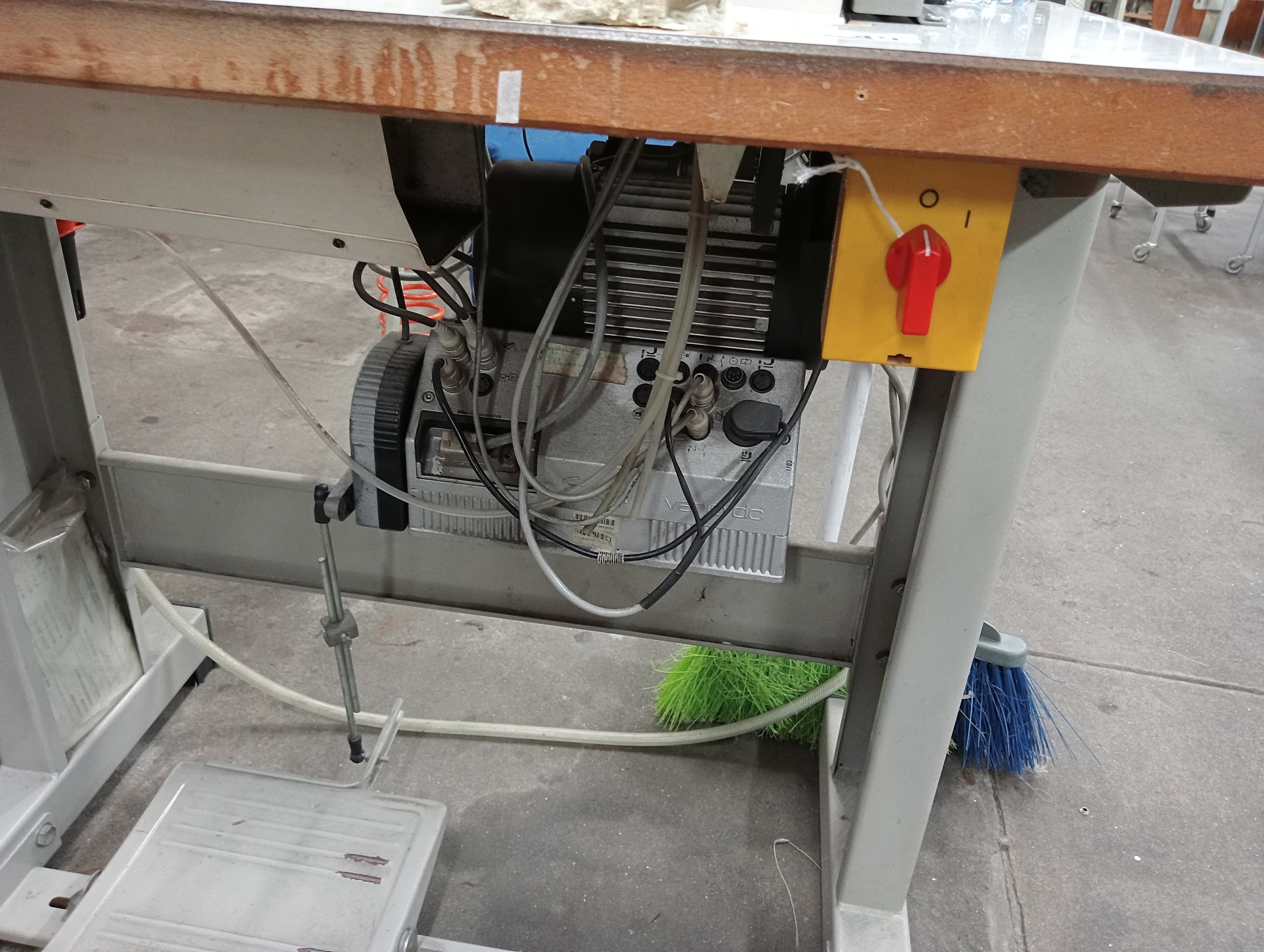Máquinas de Coluna Alta · Máquina de Furar · Máquina de Ilhoses — imagen 14