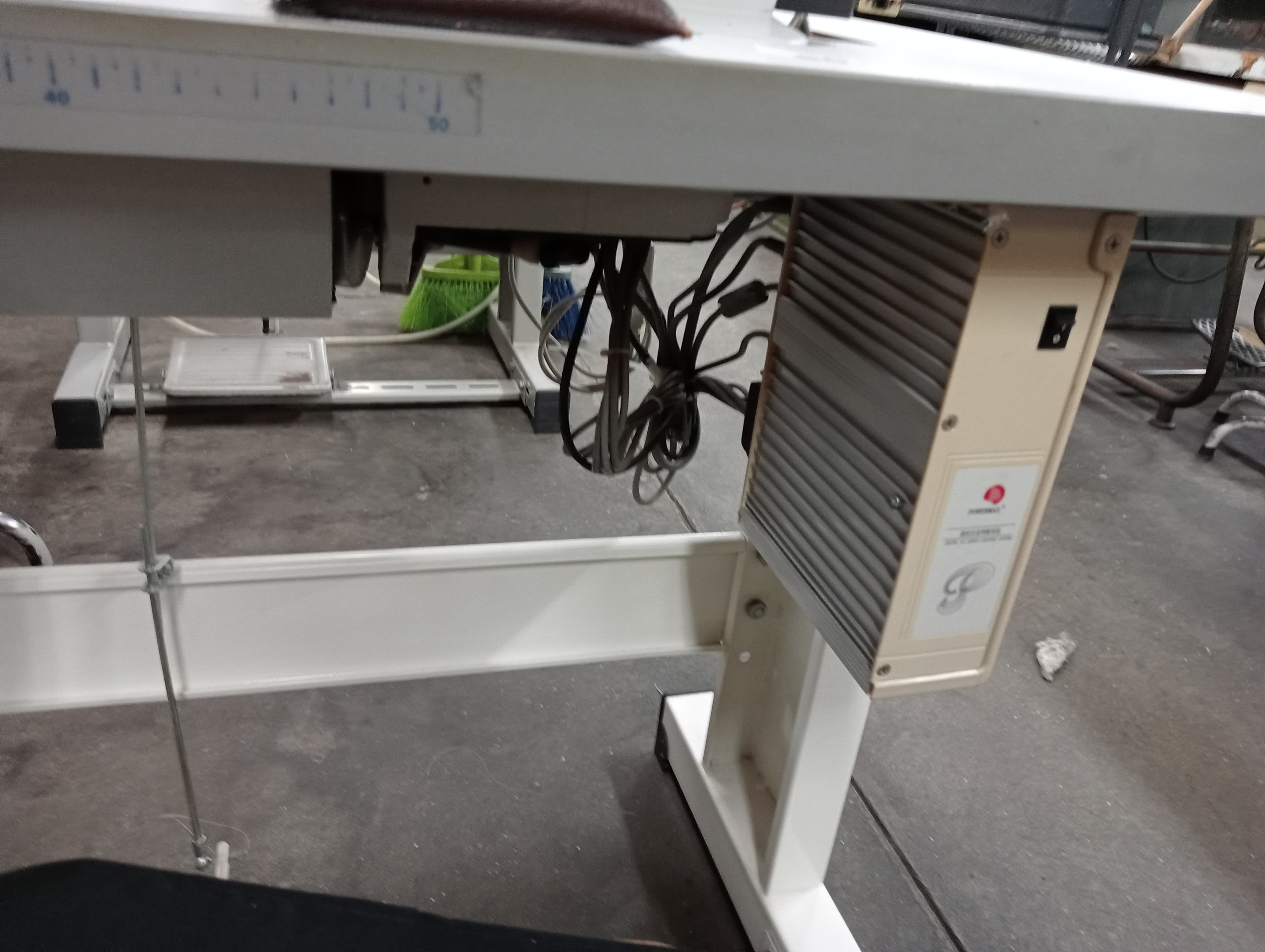 Máquinas de Coluna Alta · Máquina de Furar · Máquina de Ilhoses — imagen 4