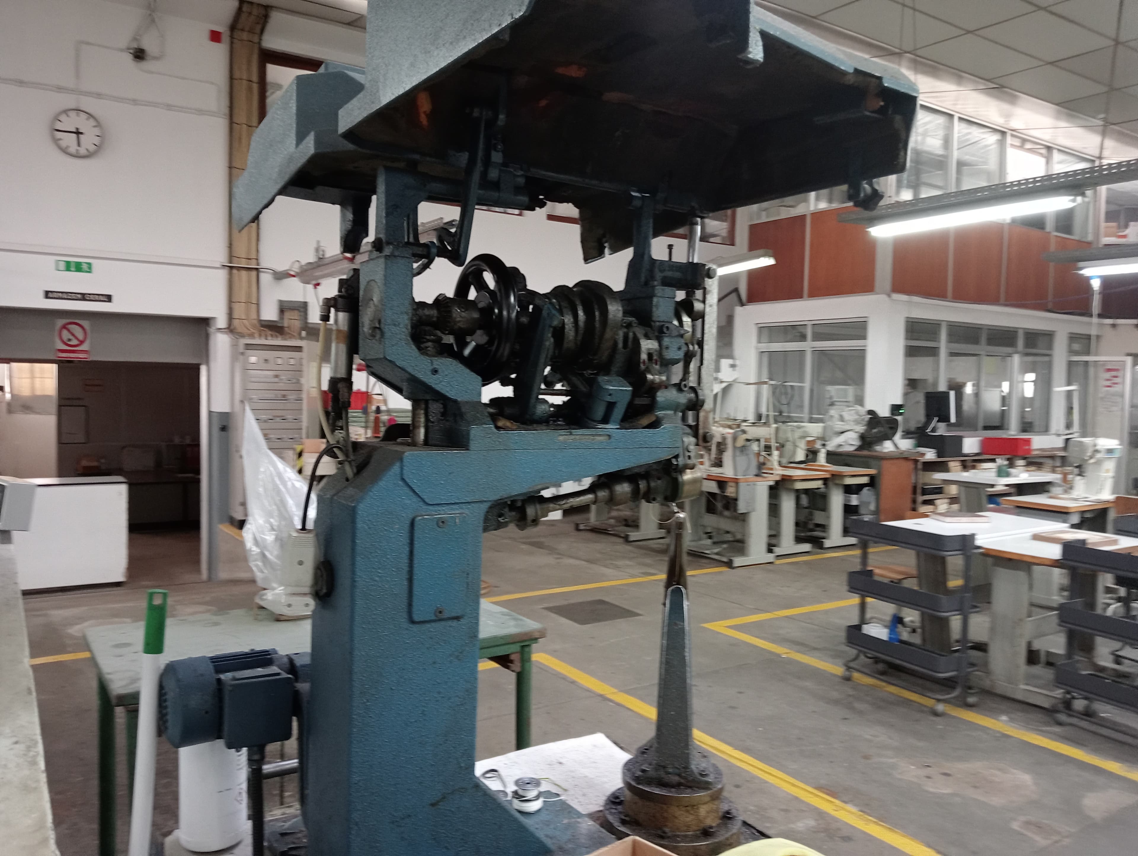 Forno a Frio · Máquina de coser solas — imagem 8