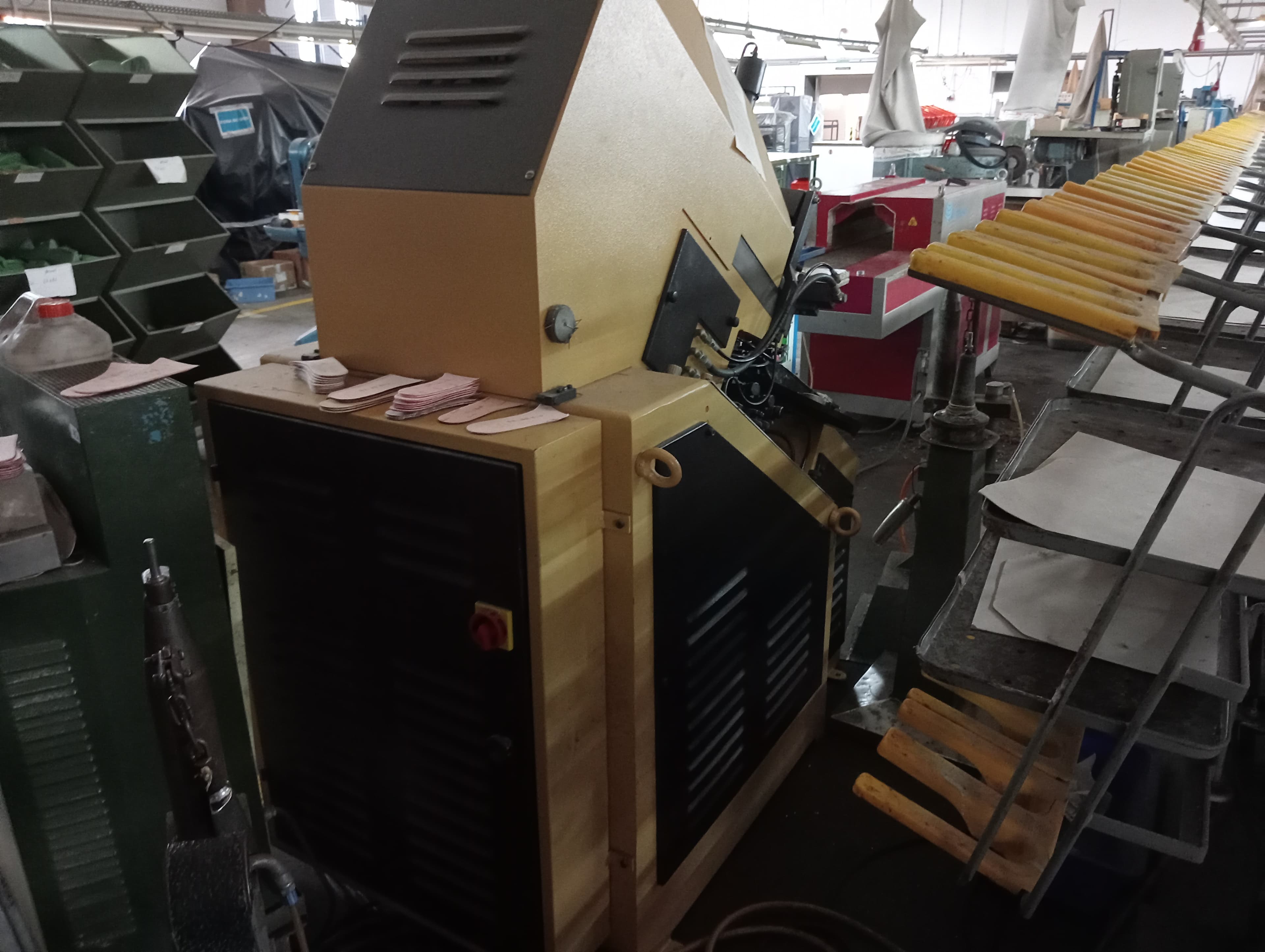 Máquinas para Tirar Formas · Máquina de Montar Bicos · Máquina de Aquecer Cortes · Reativador — imagen 5