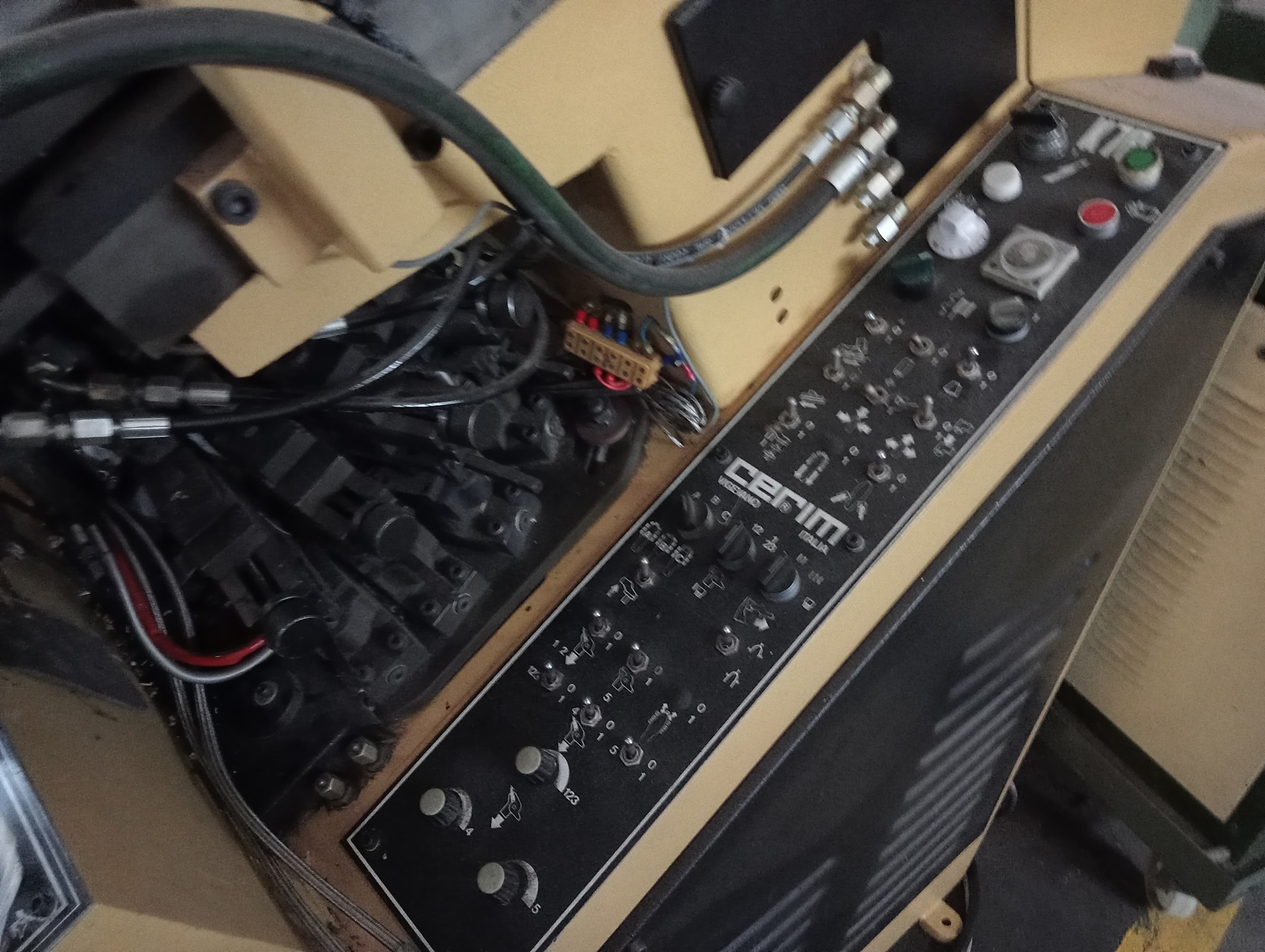 Máquinas para Tirar Formas · Máquina de Montar Bicos · Máquina de Aquecer Cortes · Reativador — imagen 6