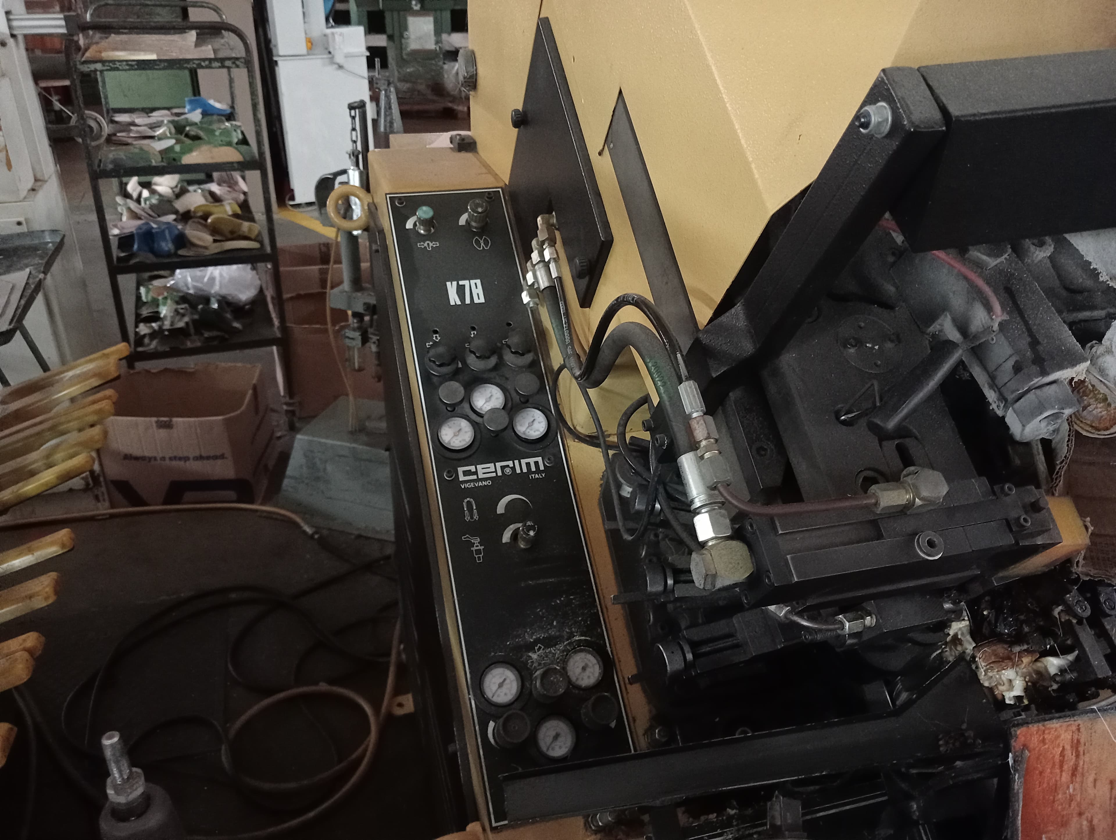 Máquinas para Tirar Formas · Máquina de Montar Bicos · Máquina de Aquecer Cortes · Reativador — imagen 3