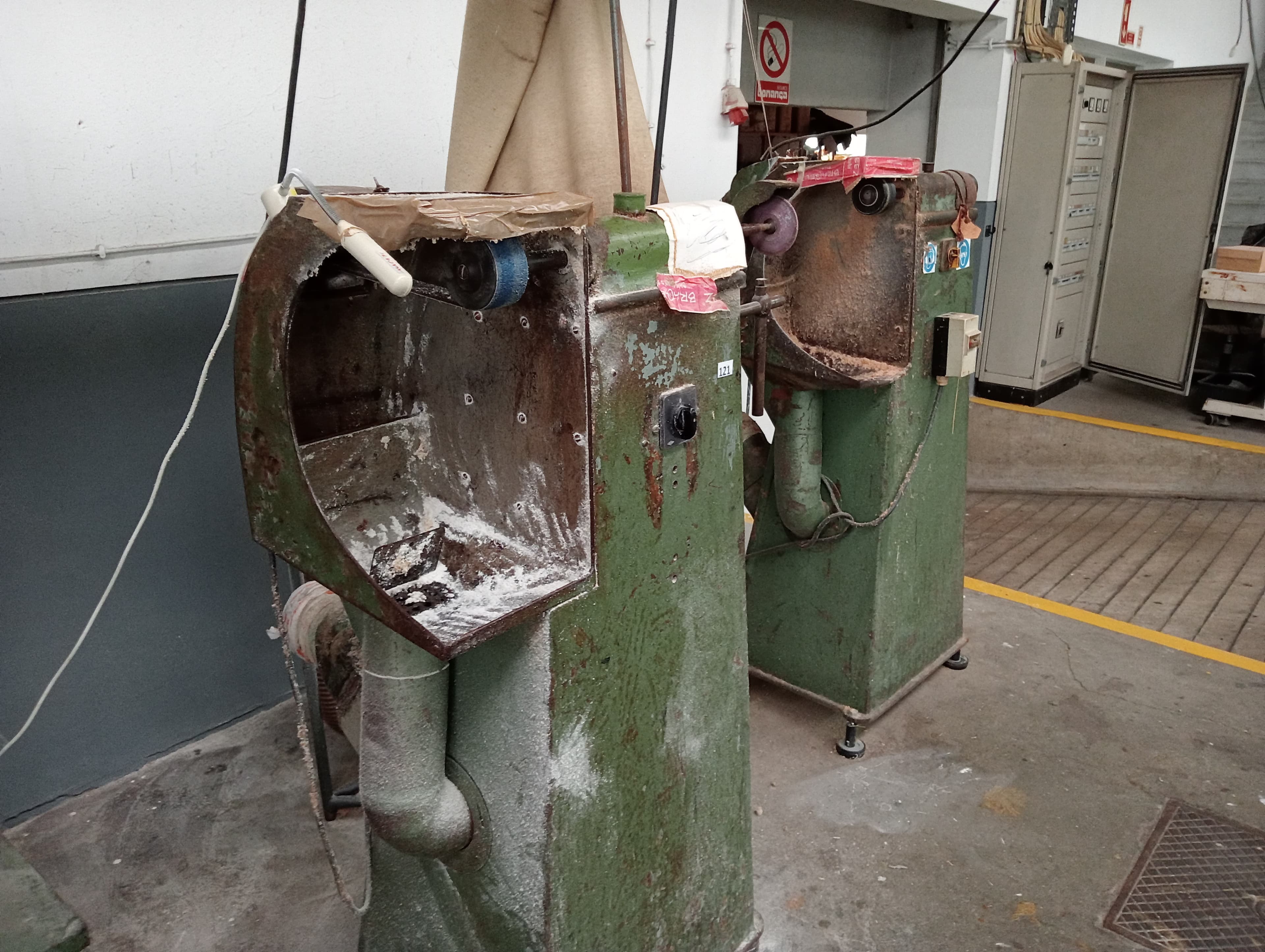Material Informático · Equipamento de Escritório · Amostras de Calçado · Maquinaria — imagem 76