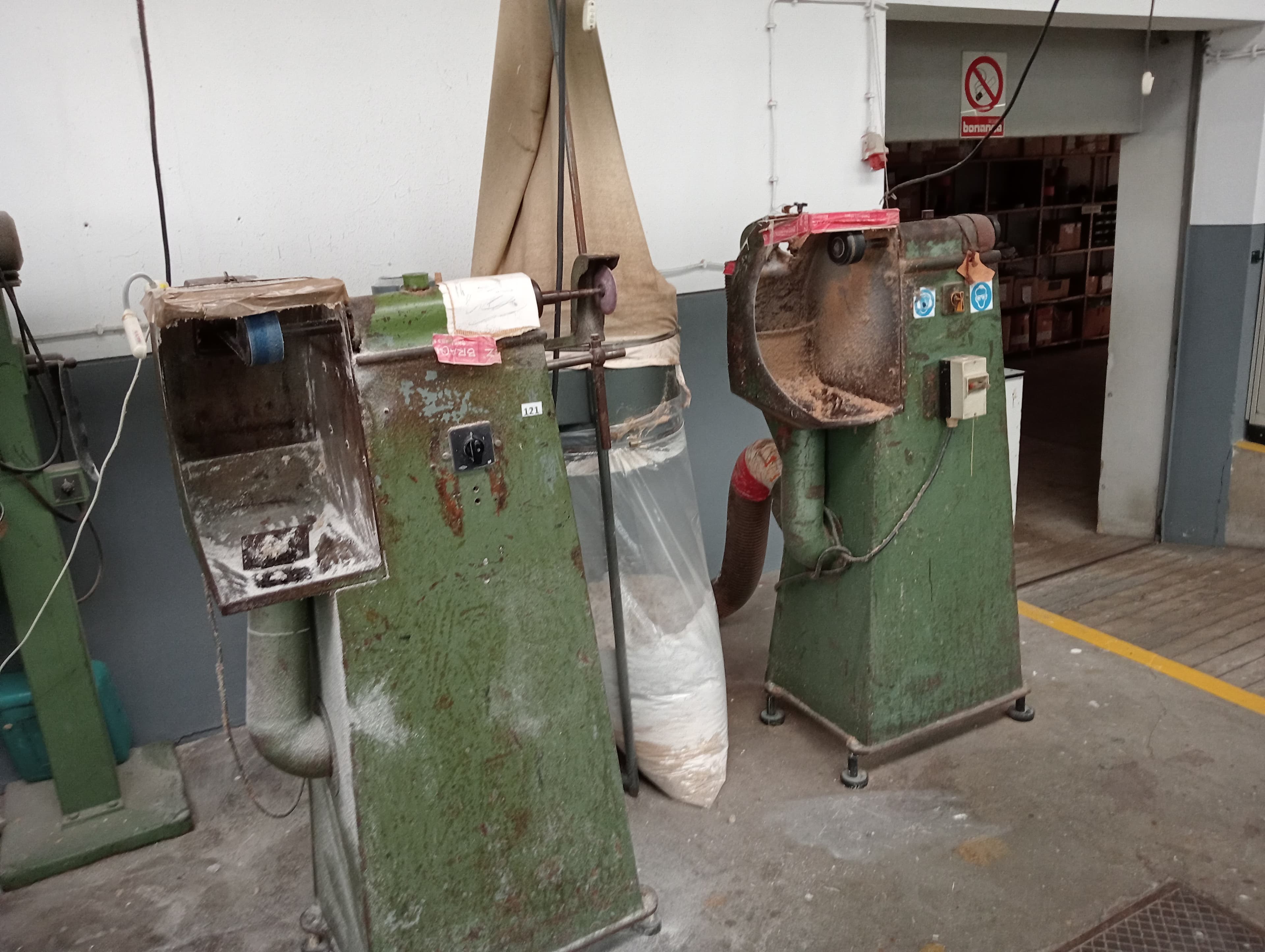 Material Informático · Equipamento de Escritório · Amostras de Calçado · Maquinaria — imagem 73