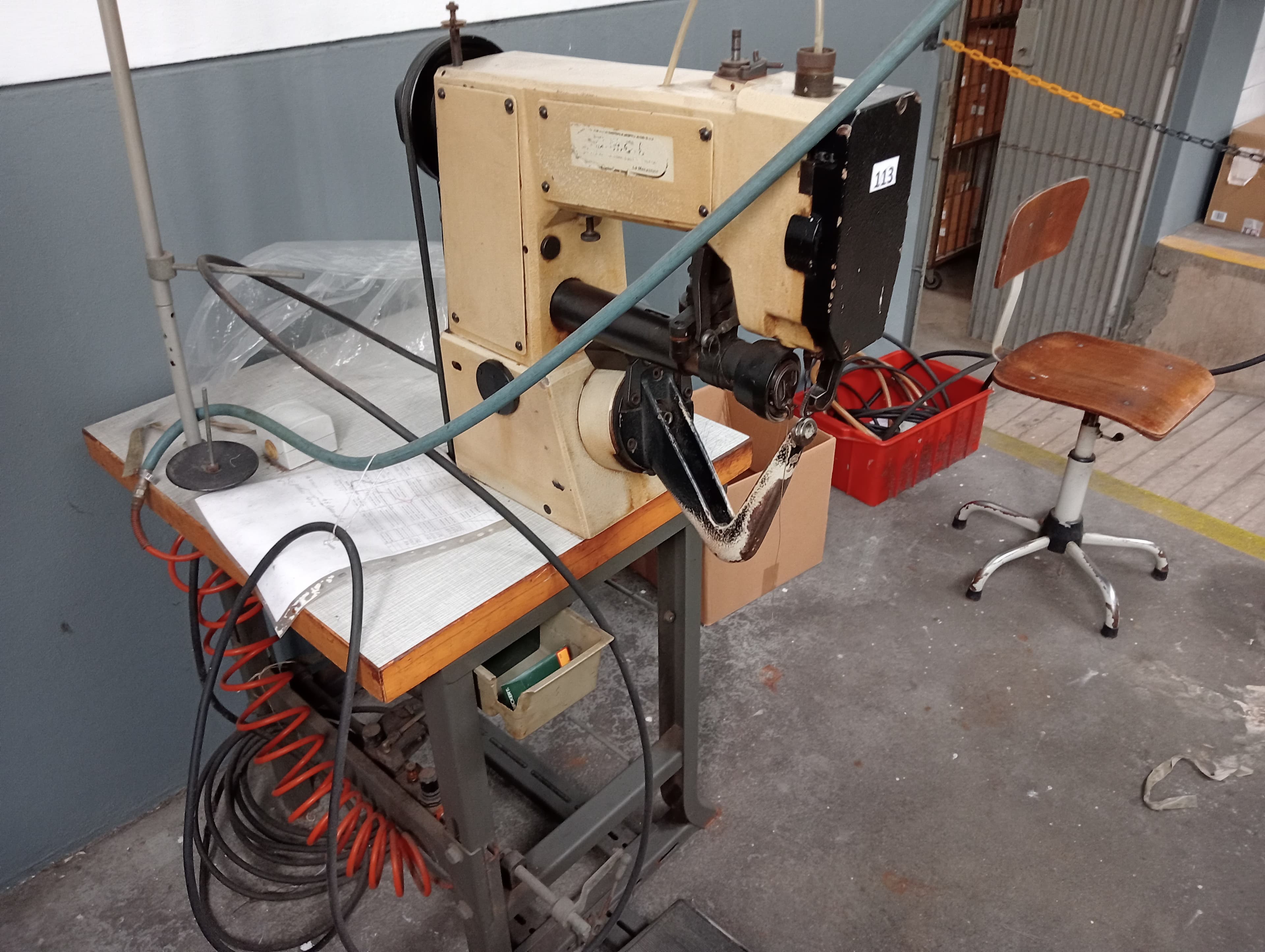 Material Informático · Equipamento de Escritório · Amostras de Calçado · Maquinaria — imagem 44