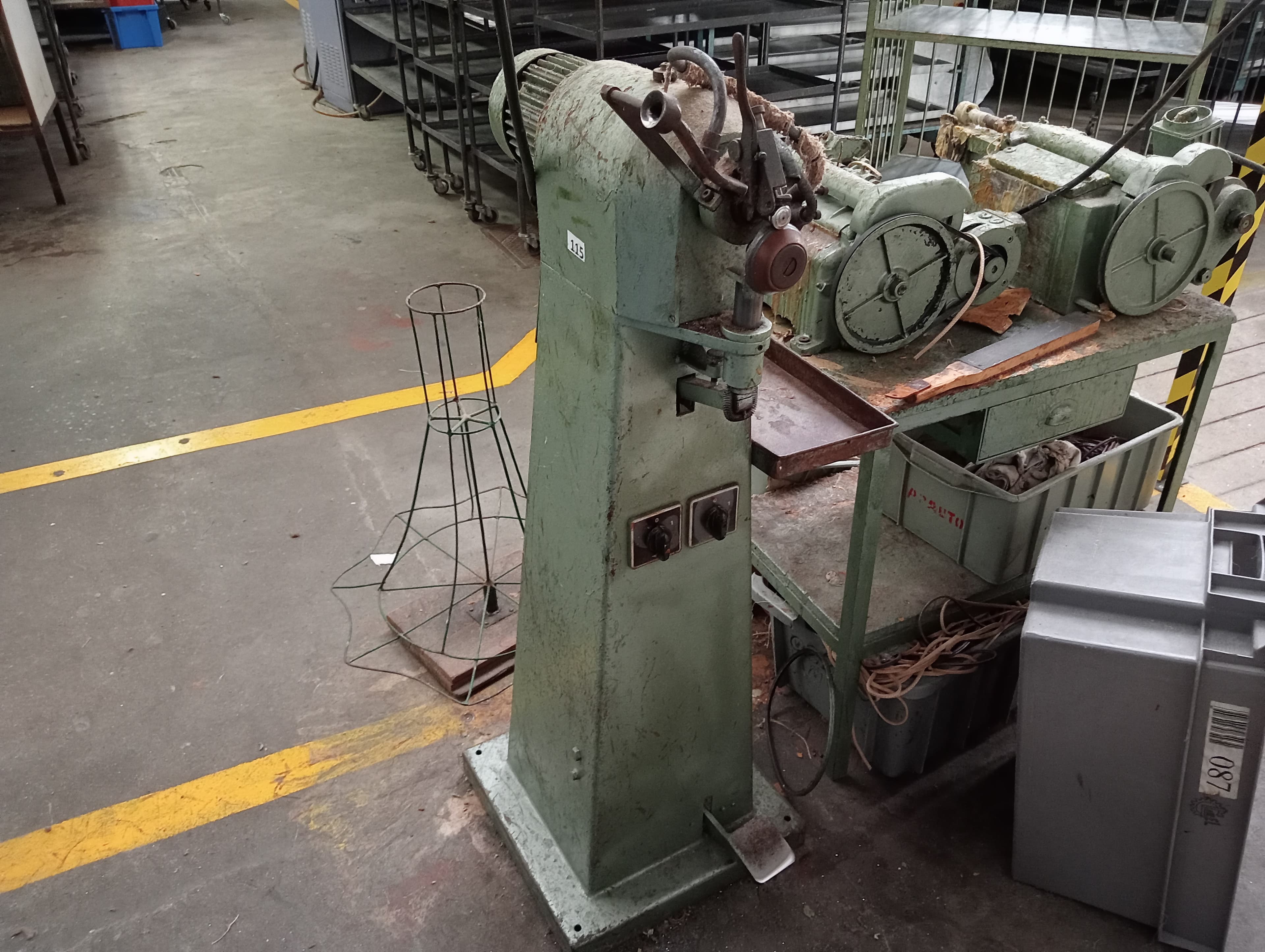 Material Informático · Equipamento de Escritório · Amostras de Calçado · Maquinaria — imagem 50