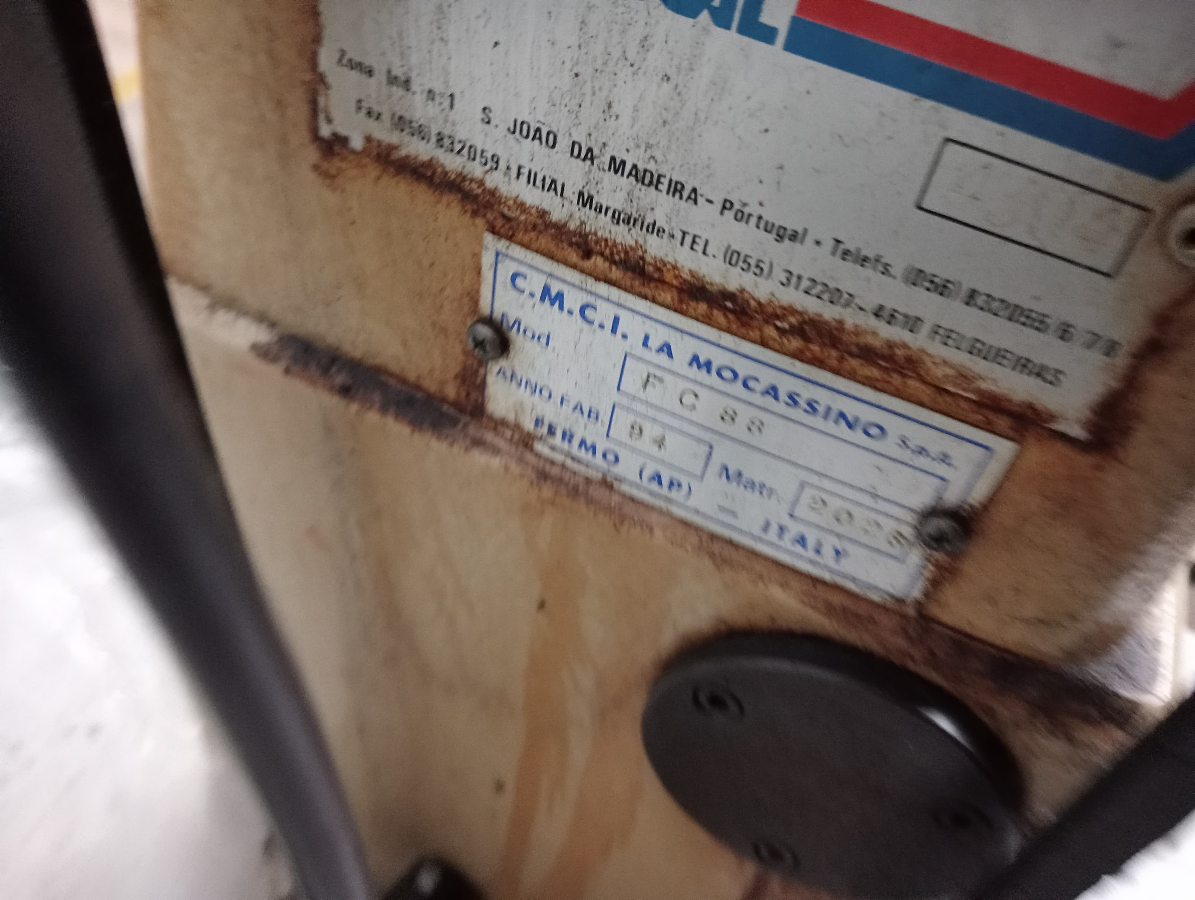 Material Informático · Equipamento de Escritório · Amostras de Calçado · Maquinaria — imagem 45