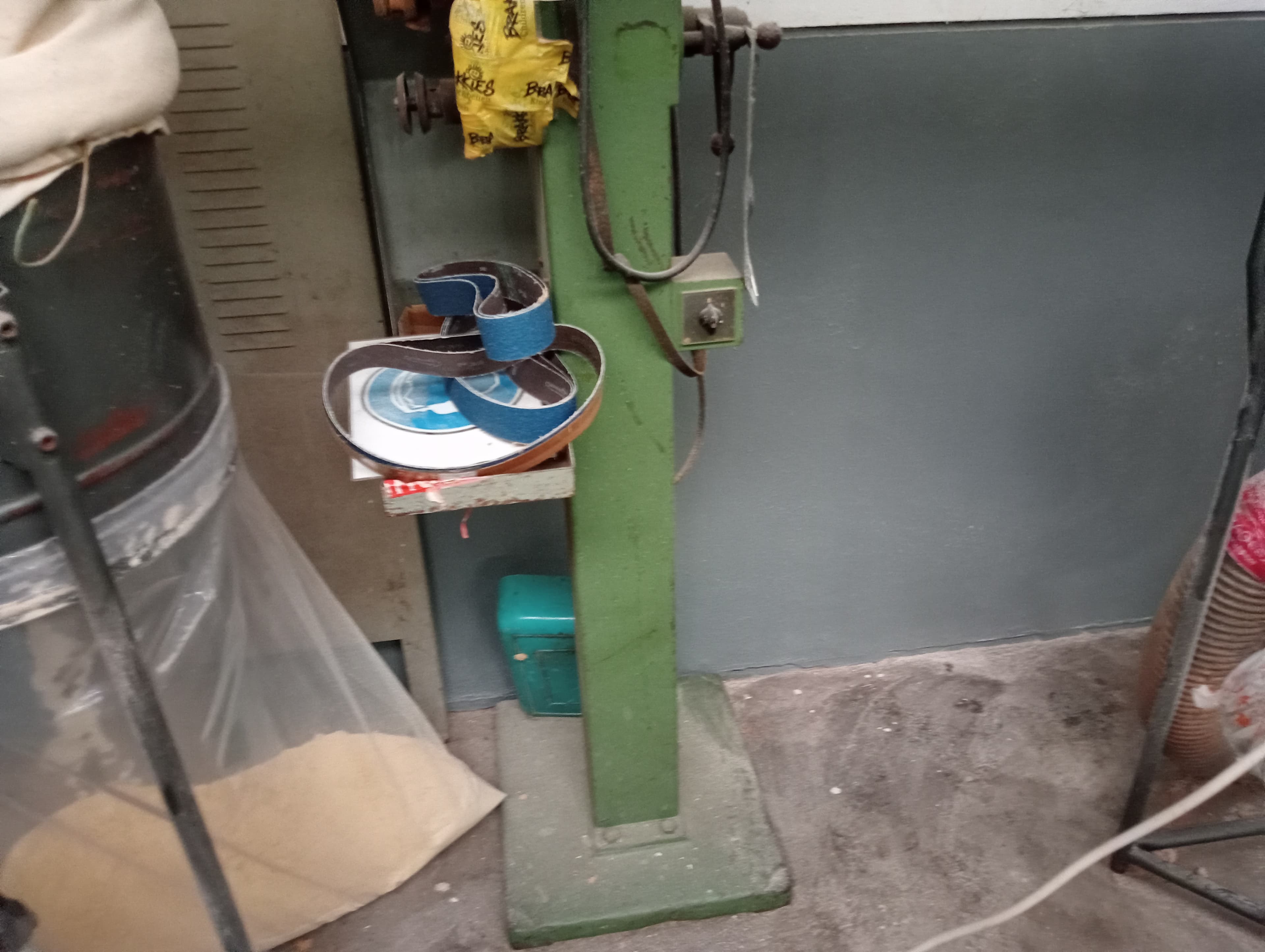 Material Informático · Equipamento de Escritório · Amostras de Calçado · Maquinaria — imagem 70