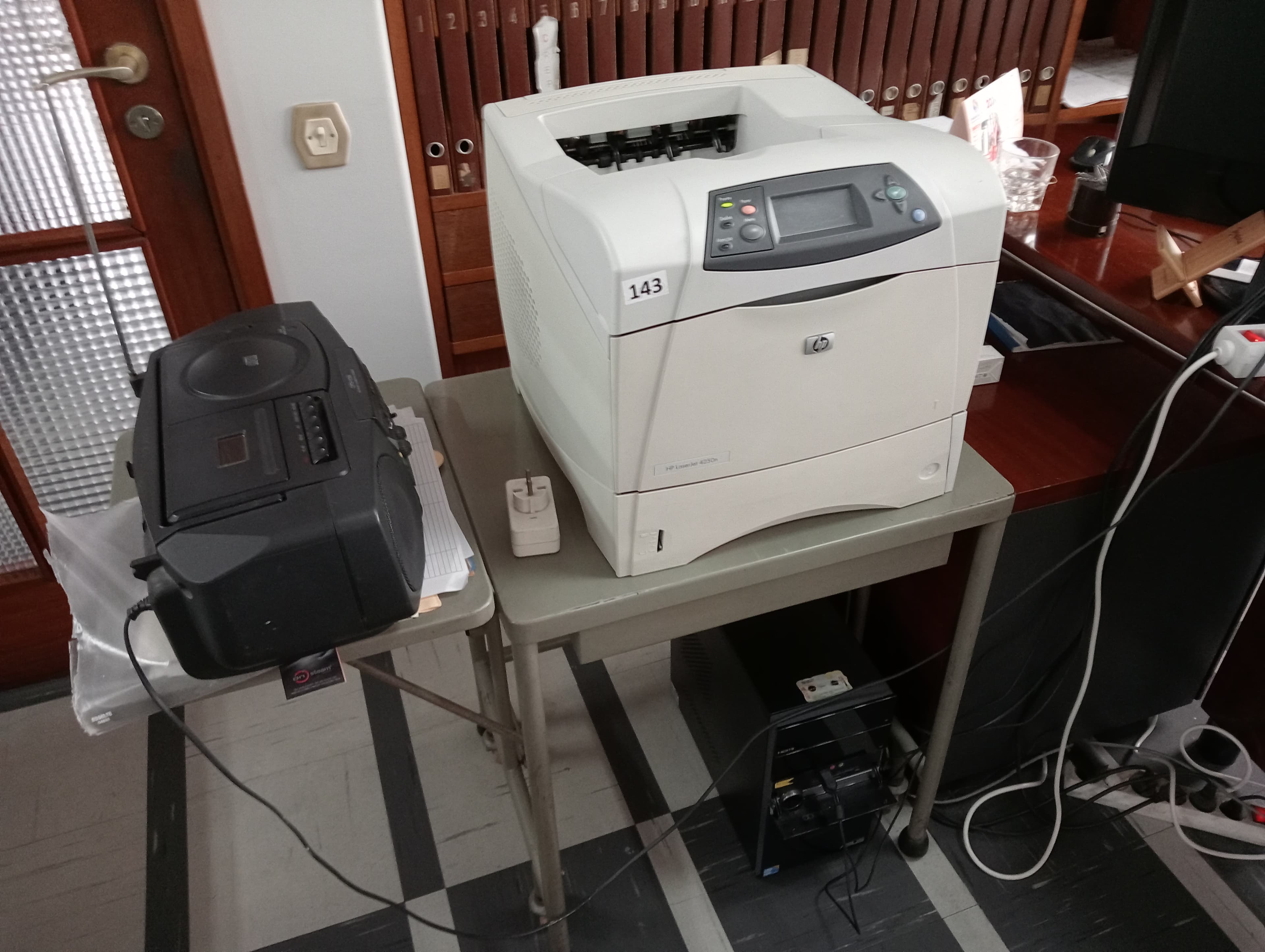 Material Informático · Equipamento de Escritório · Amostras de Calçado · Maquinaria — imagem 18
