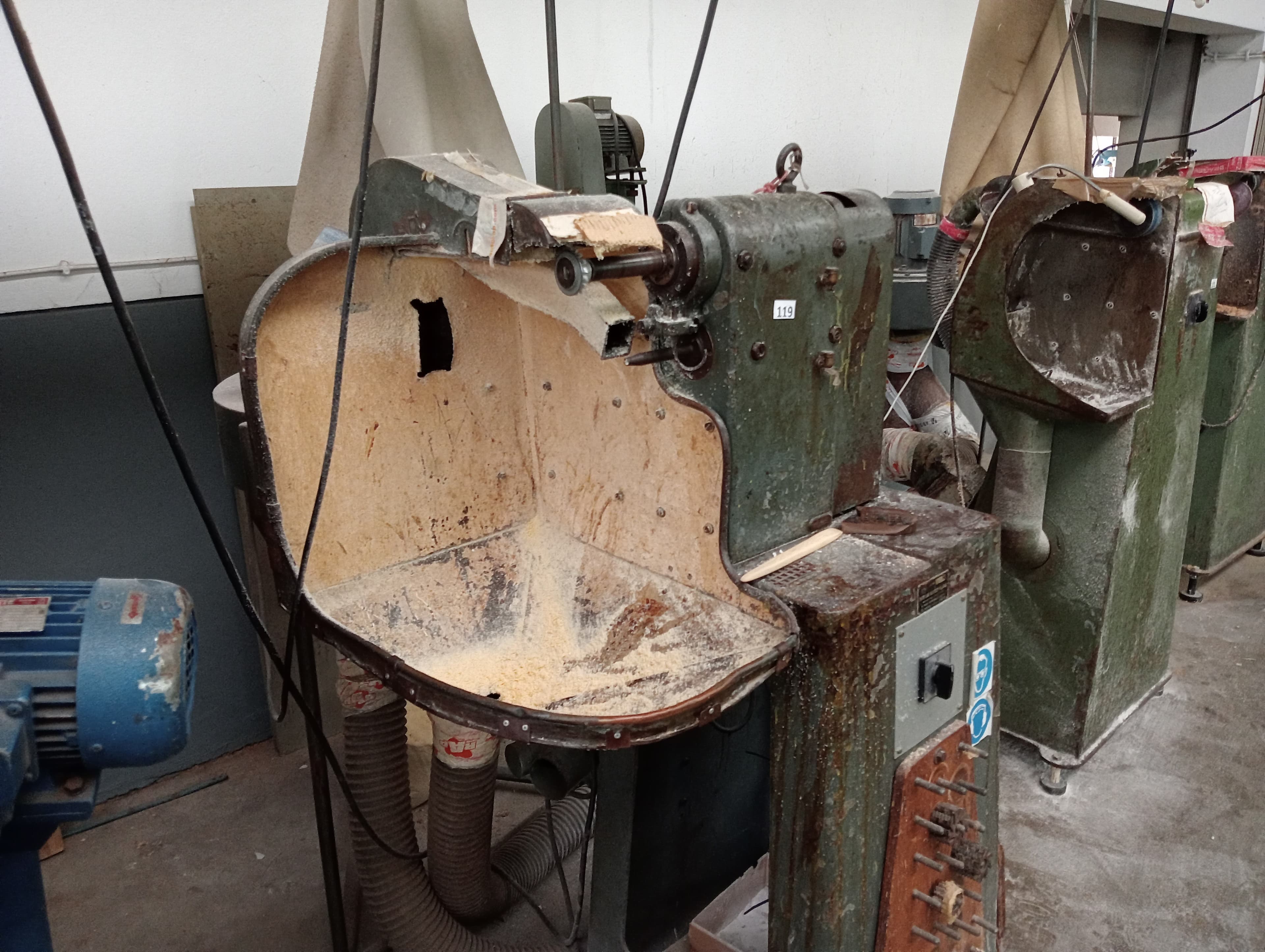 Material Informático · Equipamento de Escritório · Amostras de Calçado · Maquinaria — imagem 67