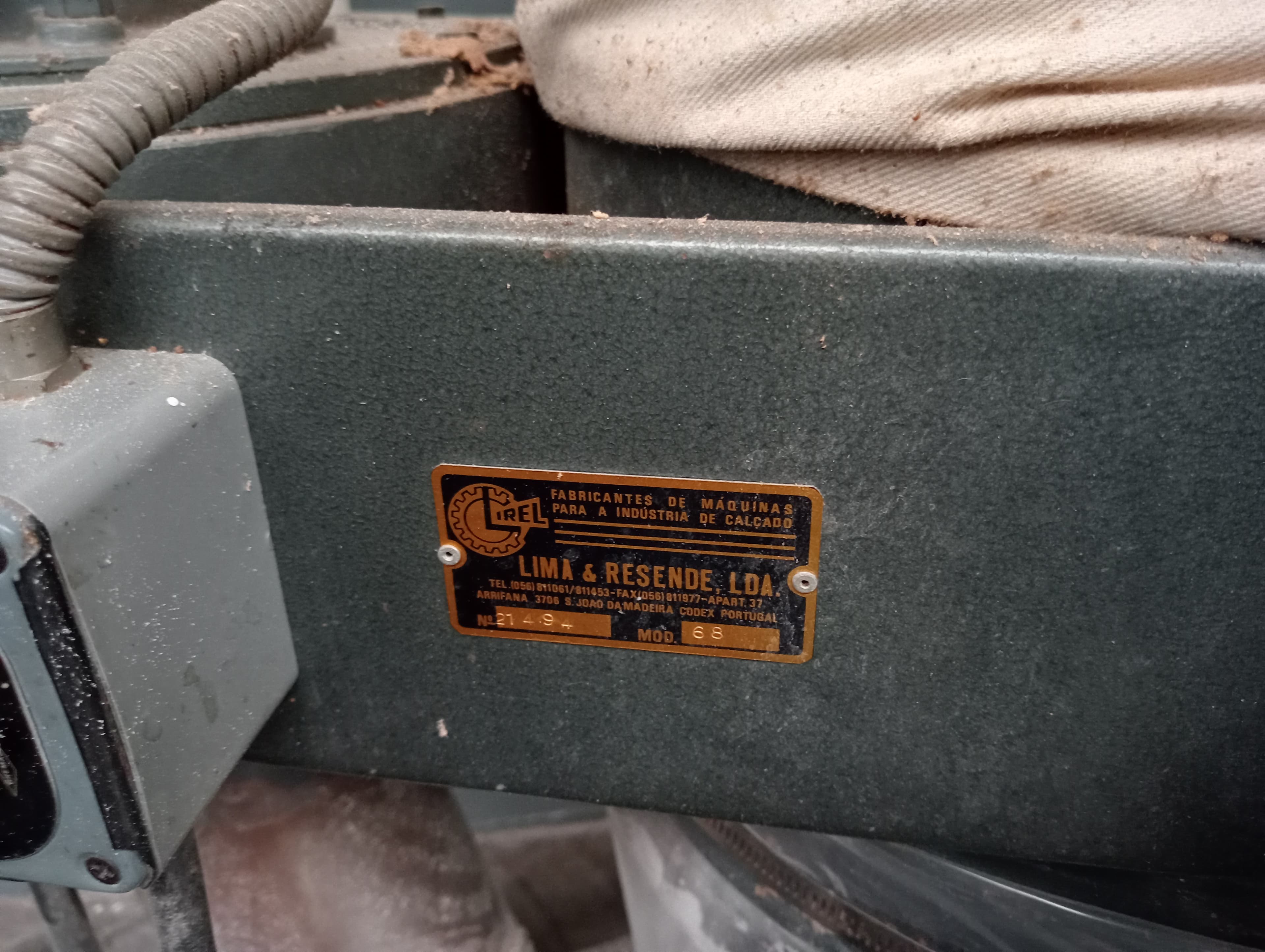 Material Informático · Equipamento de Escritório · Amostras de Calçado · Maquinaria — imagem 74