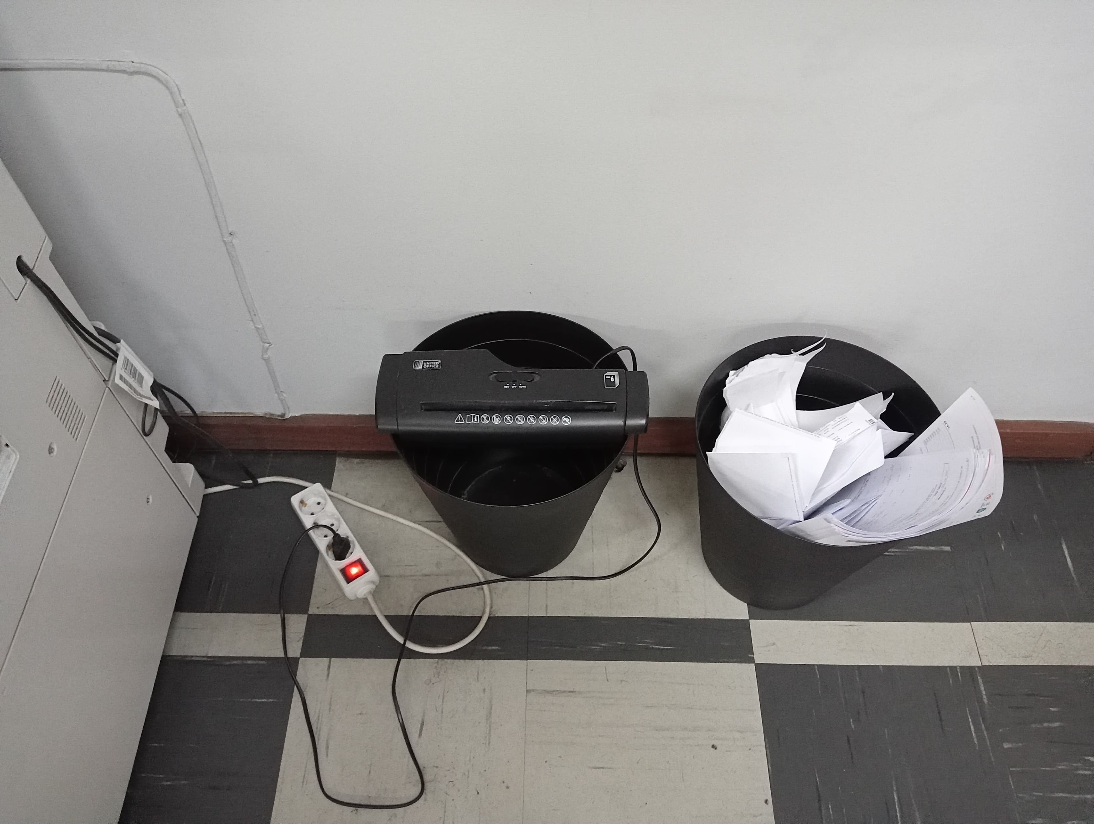 Material Informático · Equipamento de Escritório · Amostras de Calçado · Maquinaria — imagem 13