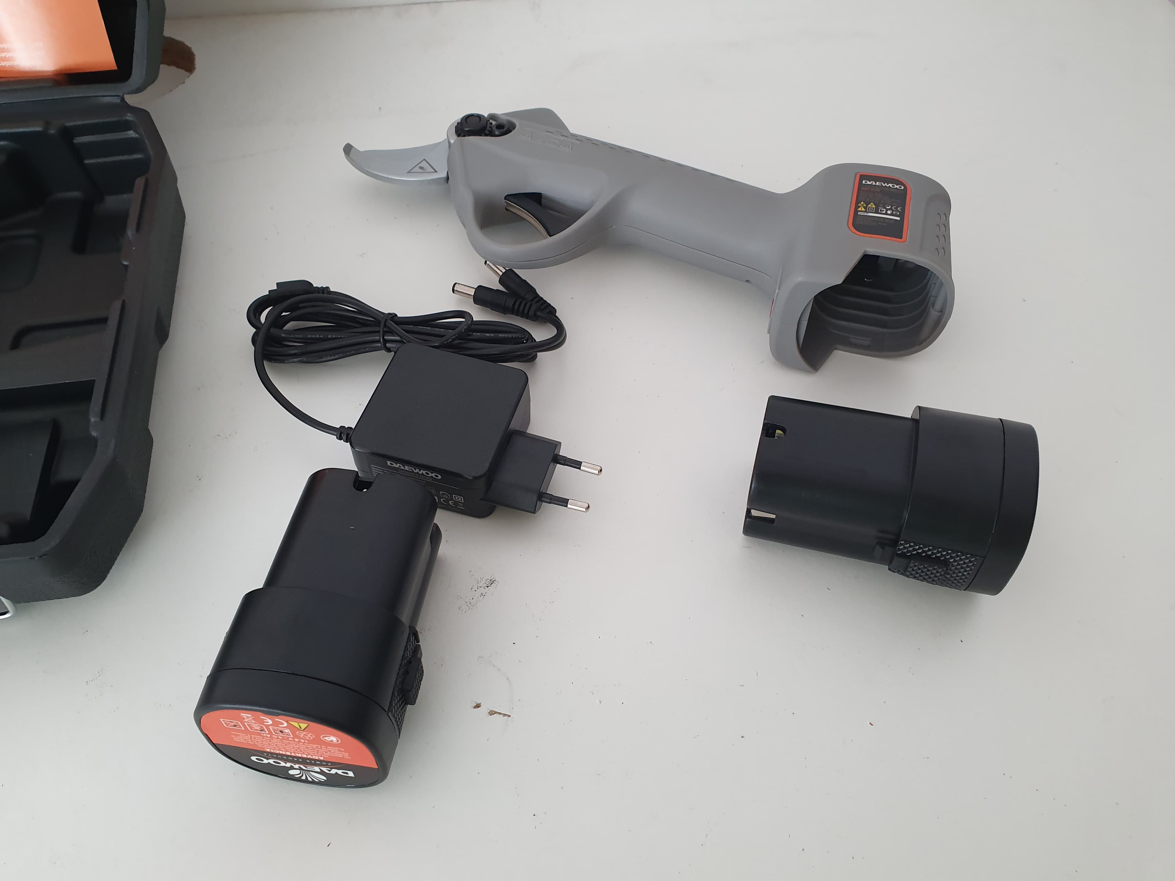 TESOURA A BATERIA DAEWOO — imagem 2