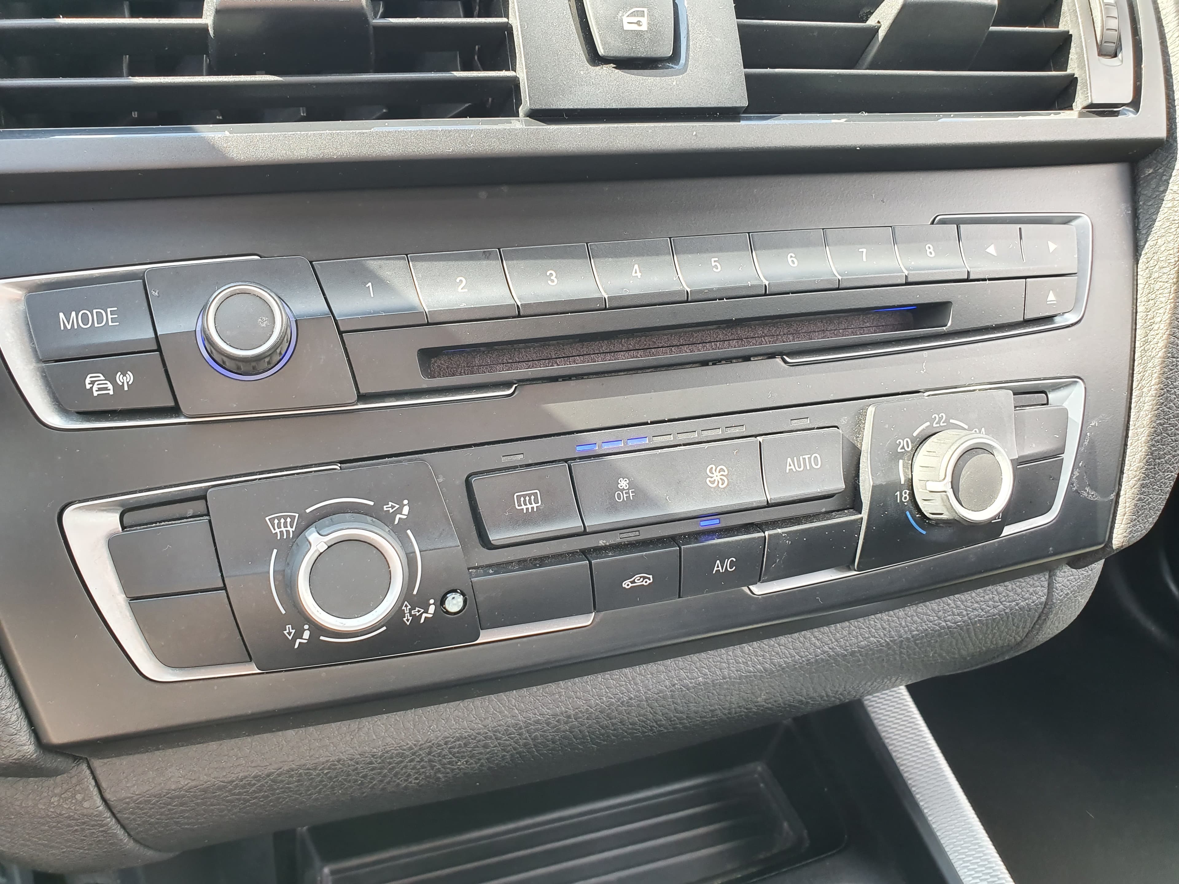 BMW 218D · Ano 2014 — image 33