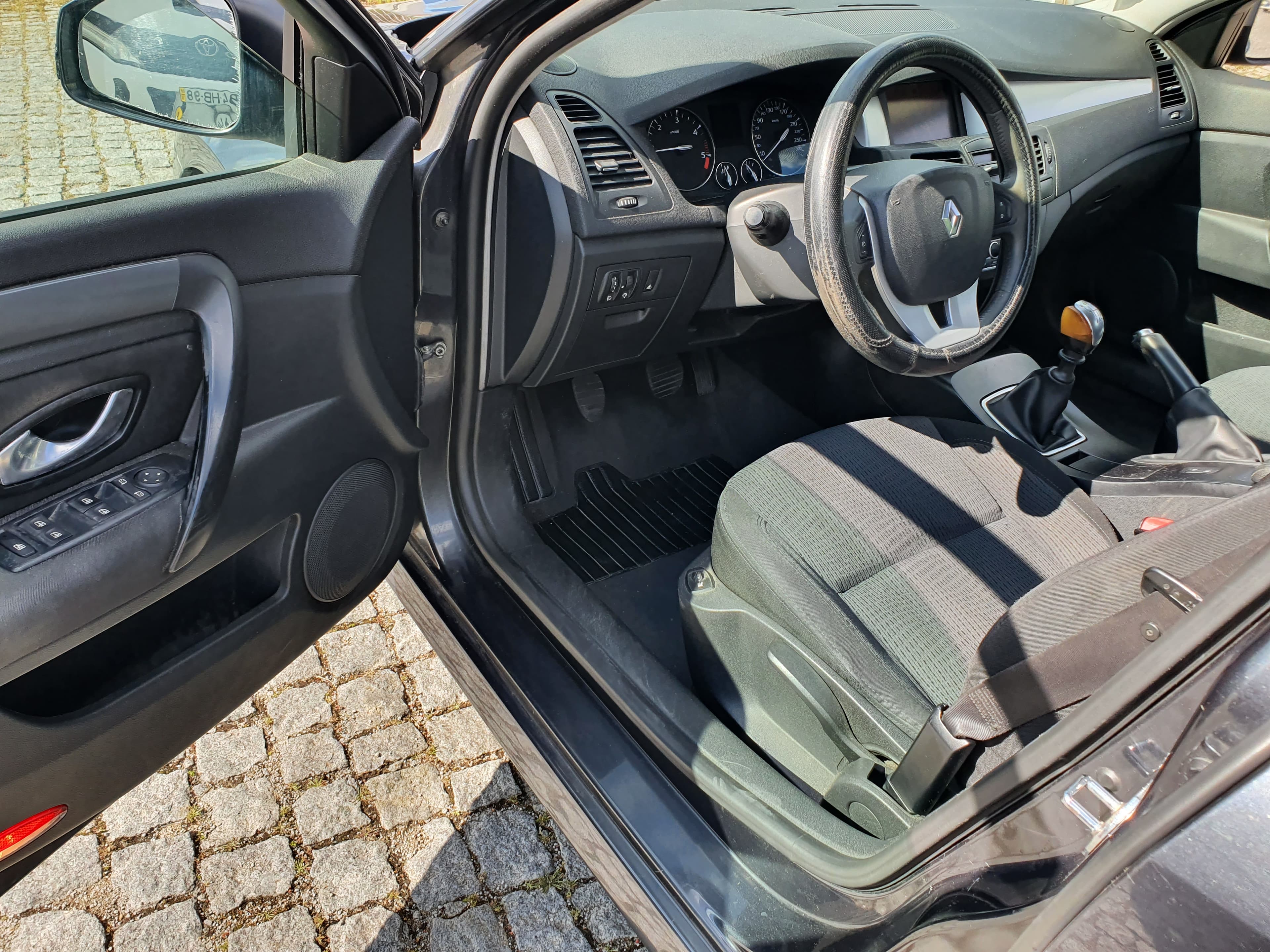 Renault Laguna · Ano 2008 — imagen 27