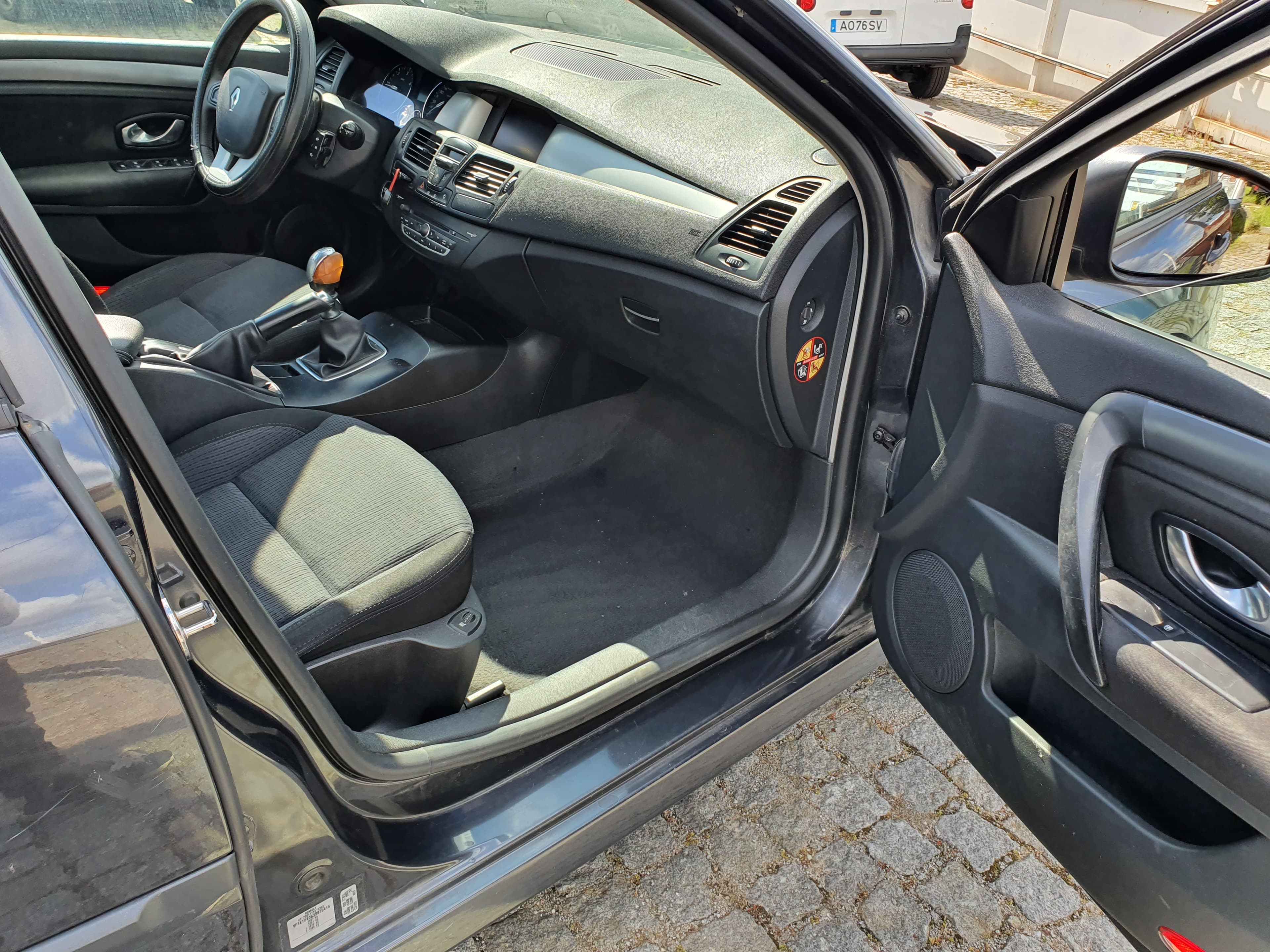 Renault Laguna · Ano 2008 — imagen 21