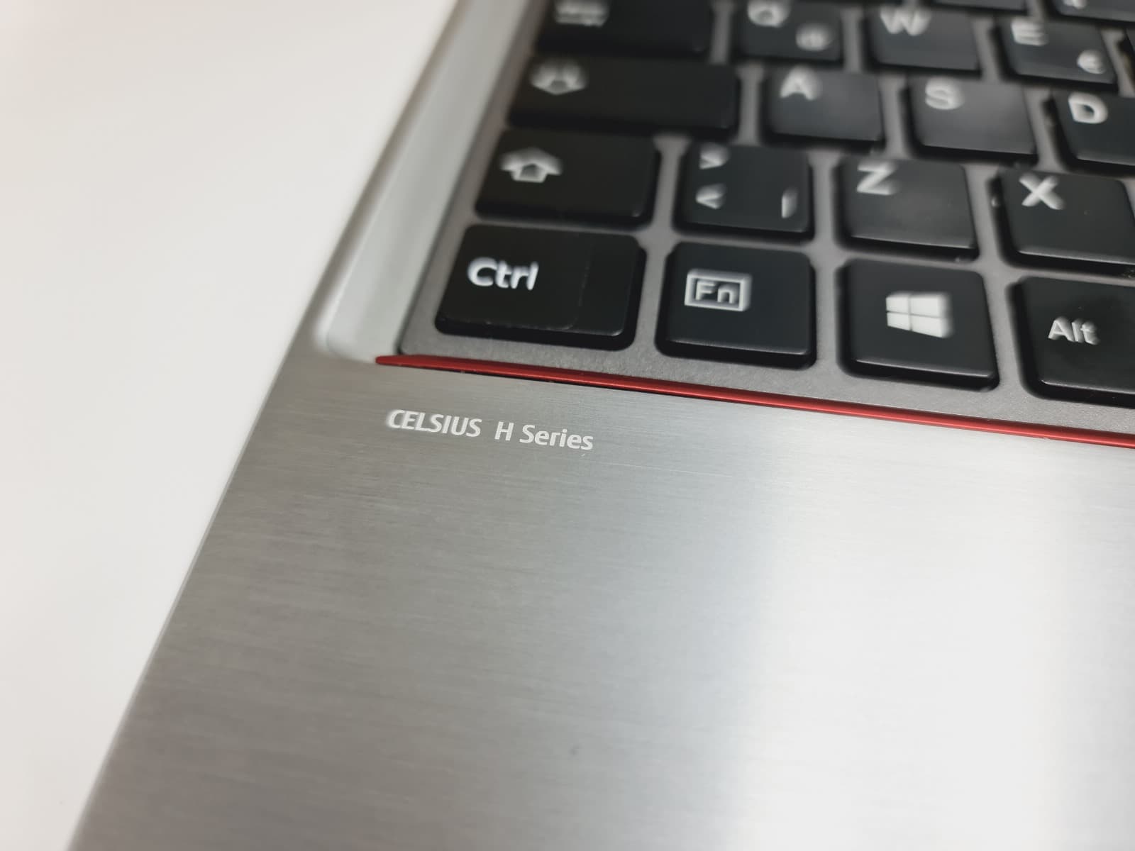 Portátil Fujitsu Celsius H770 — image 8