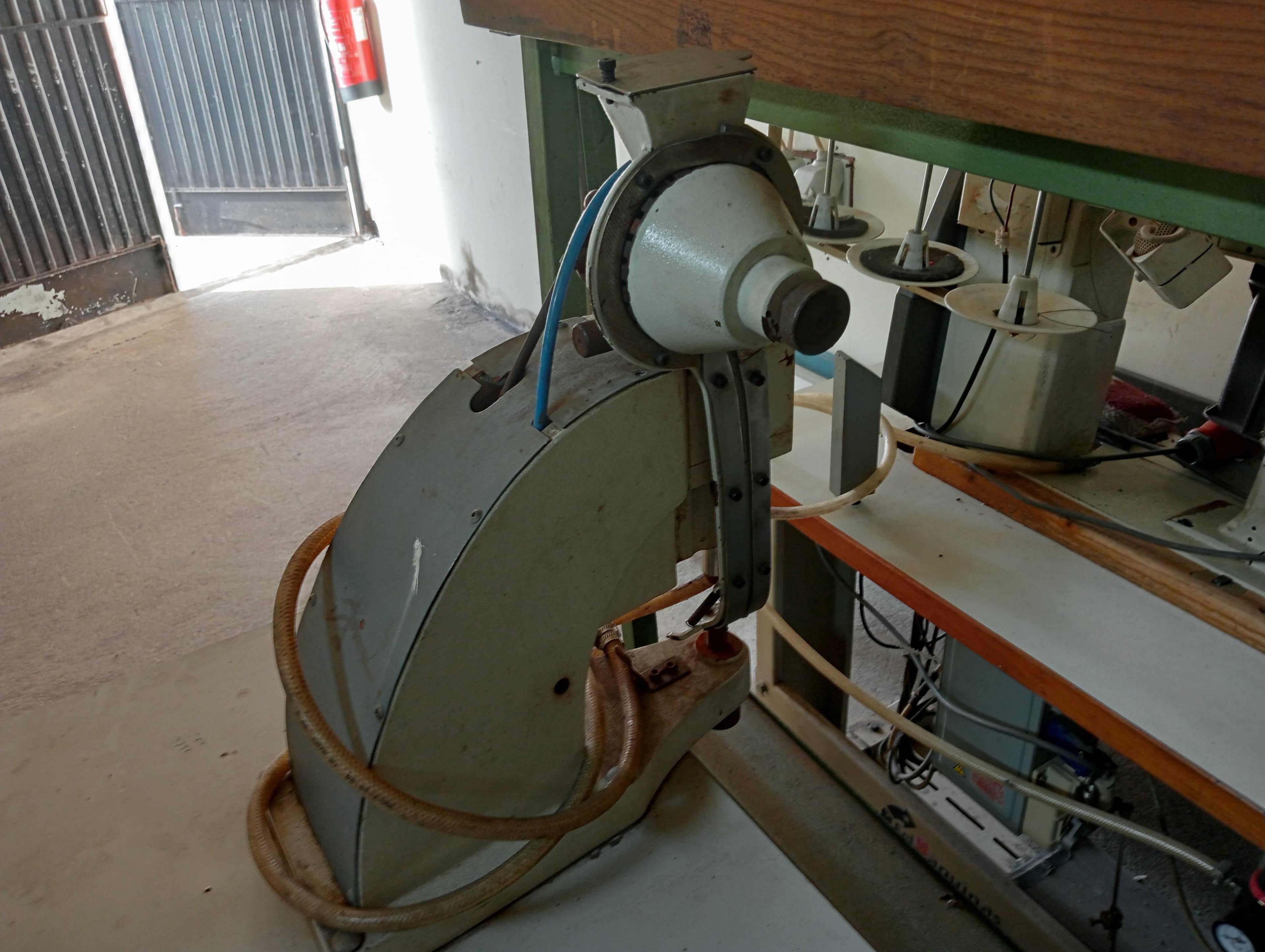 Máquina de ilhoses — imagem 3