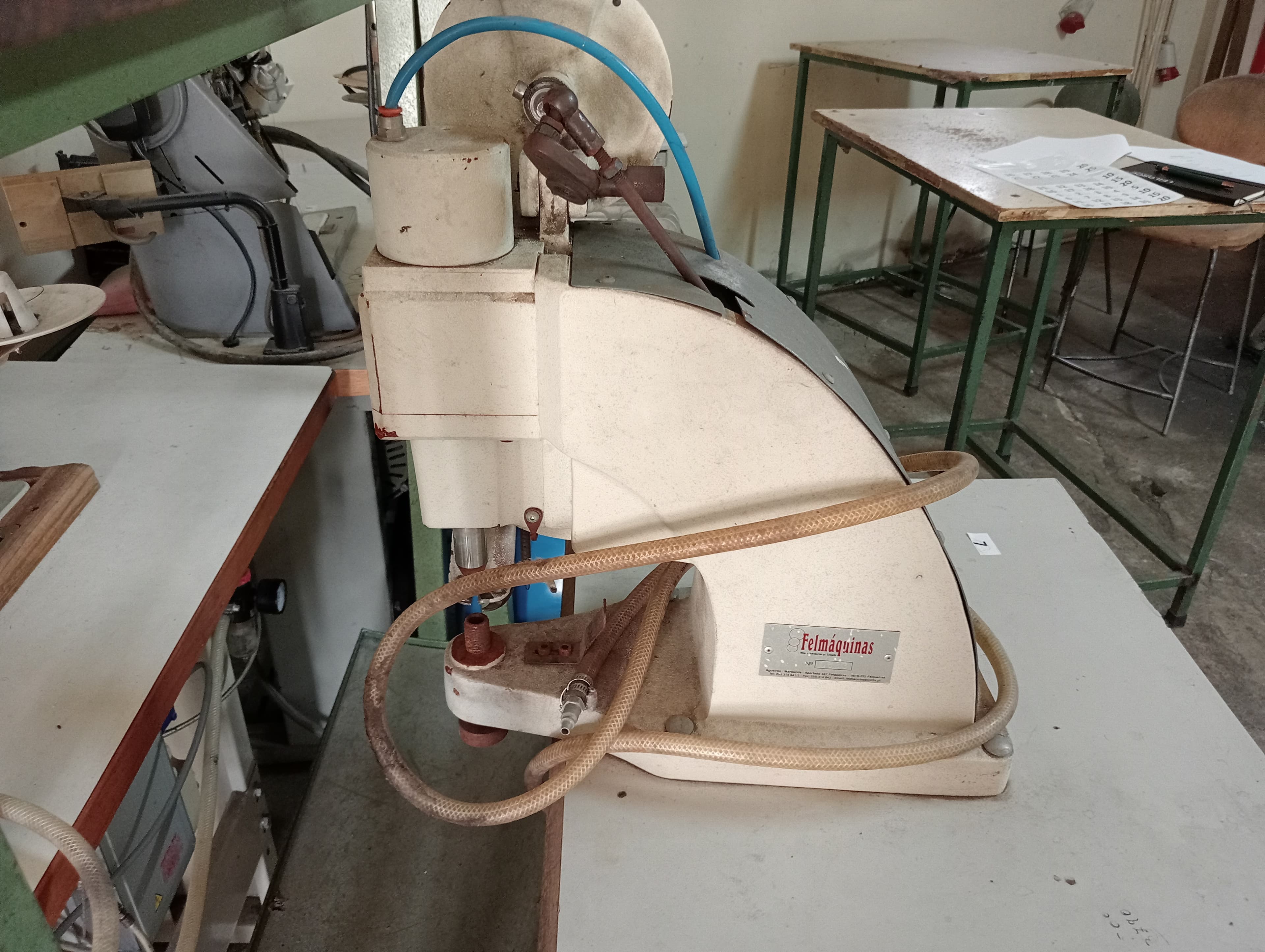 Máquina de ilhoses