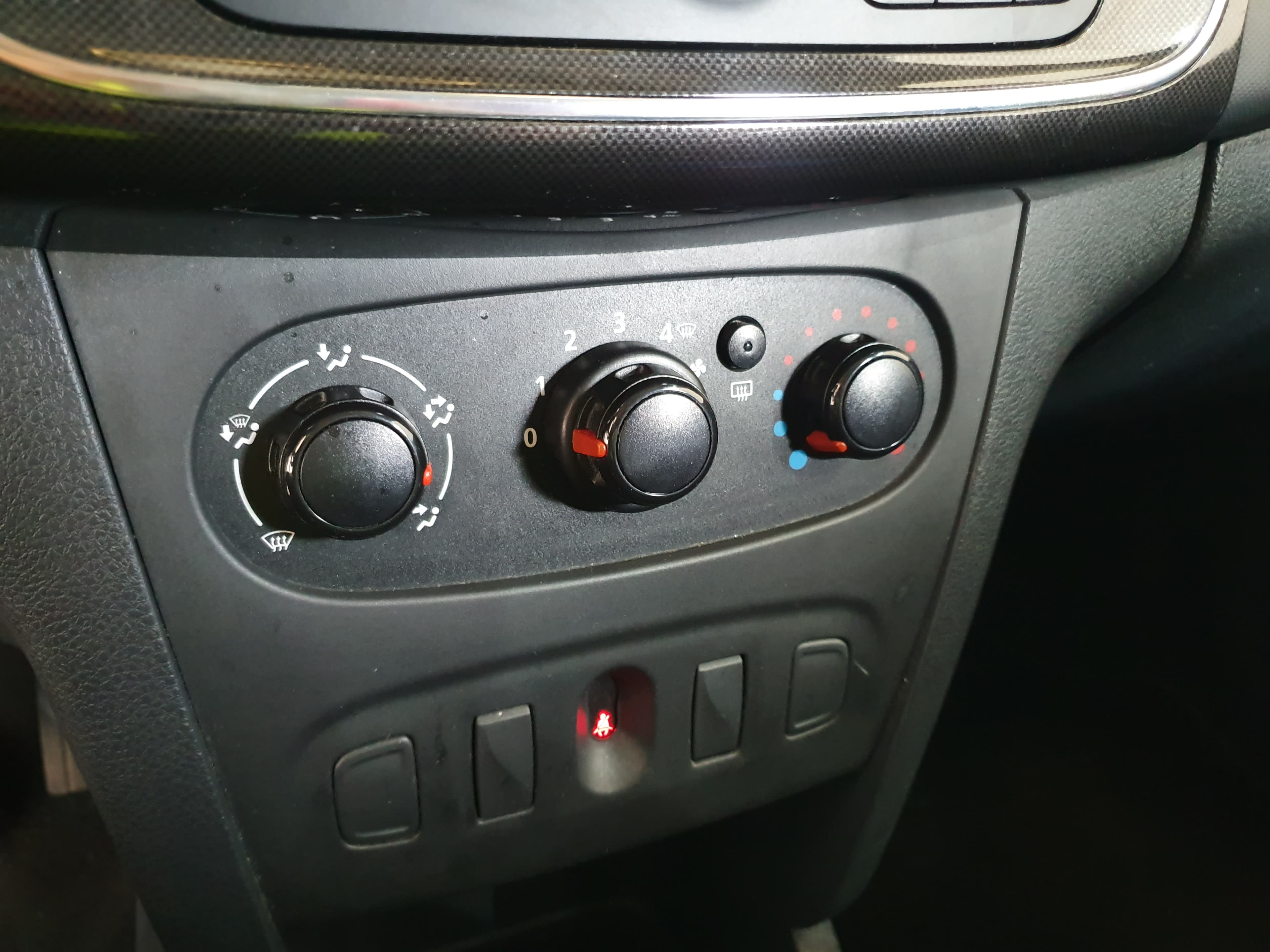 Dacia Sandero · Ano 2018 — imagen 32