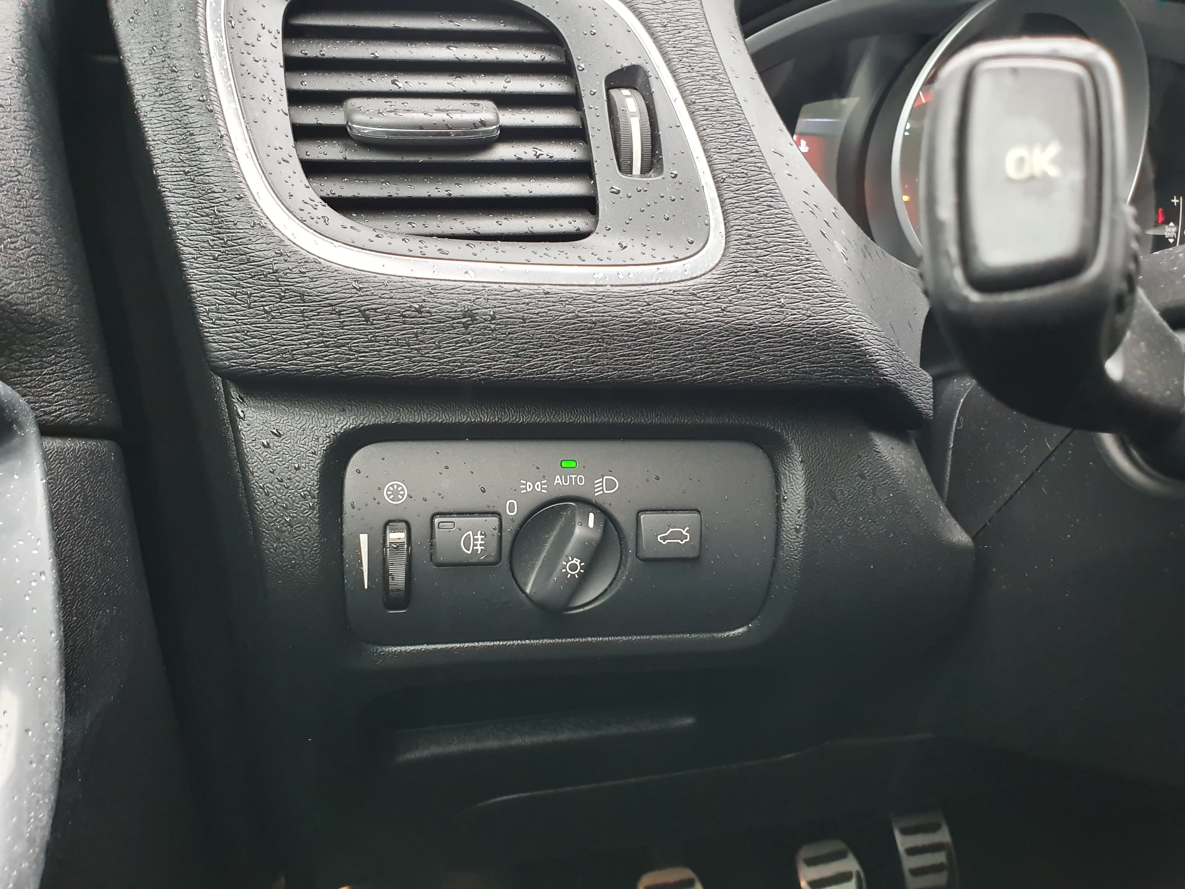 Volvo V40 · Ano 2015 — imagen 25