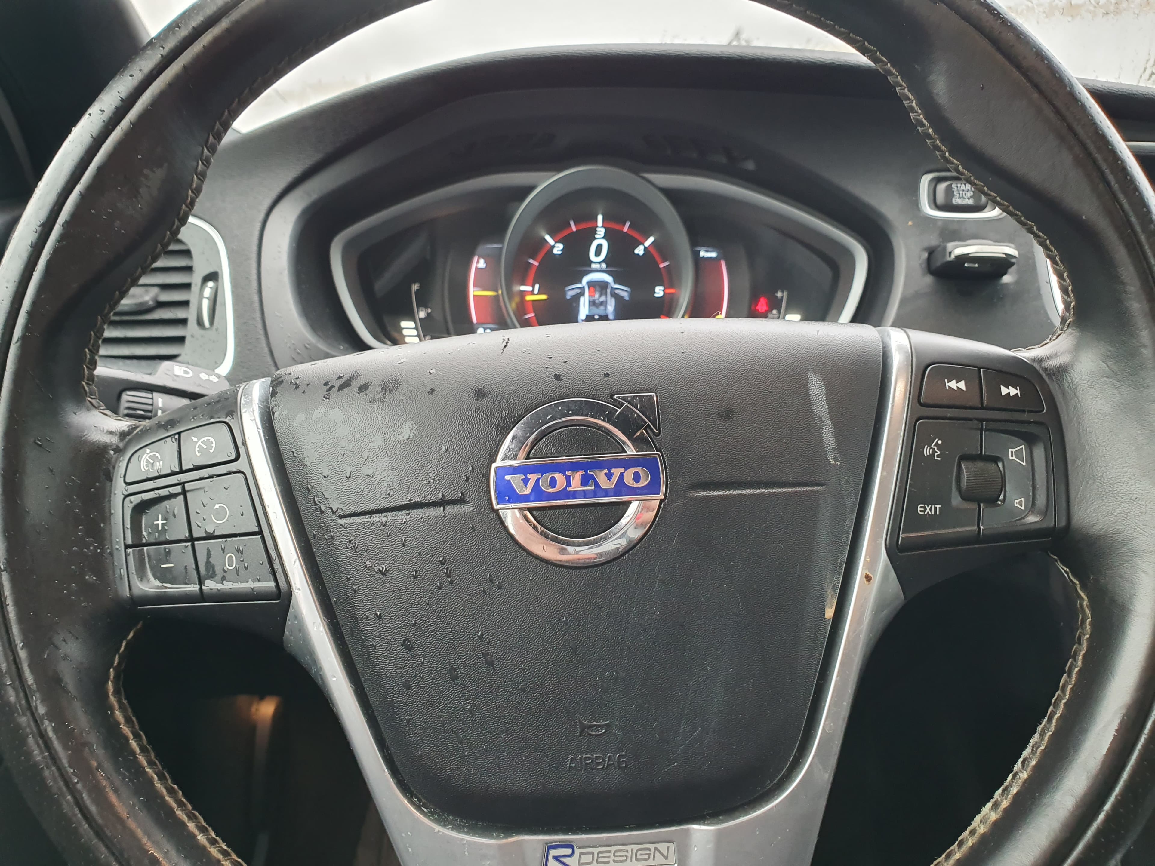 Volvo V40 · Ano 2015 — imagen 33