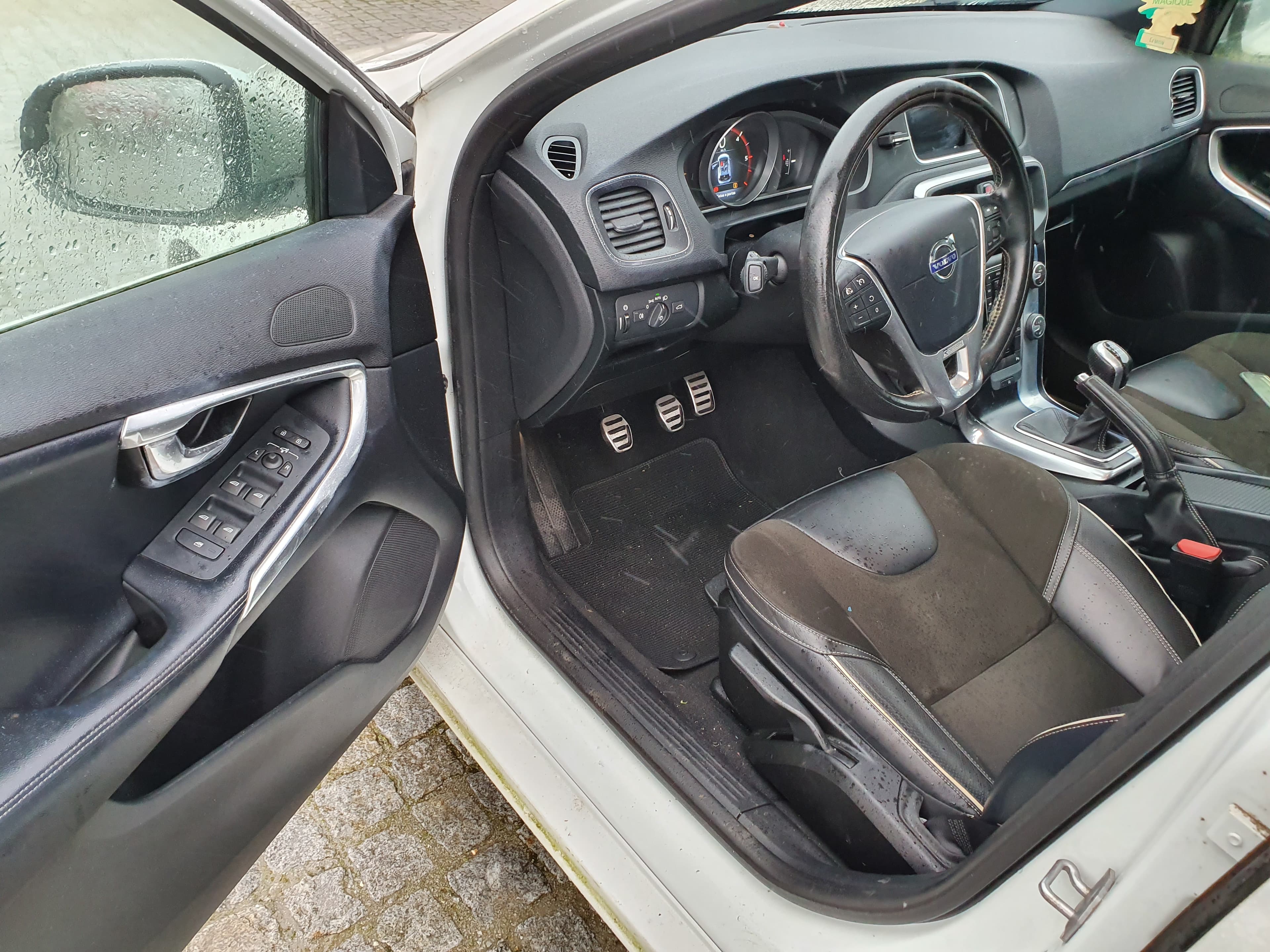Volvo V40 · Ano 2015 — imagen 16