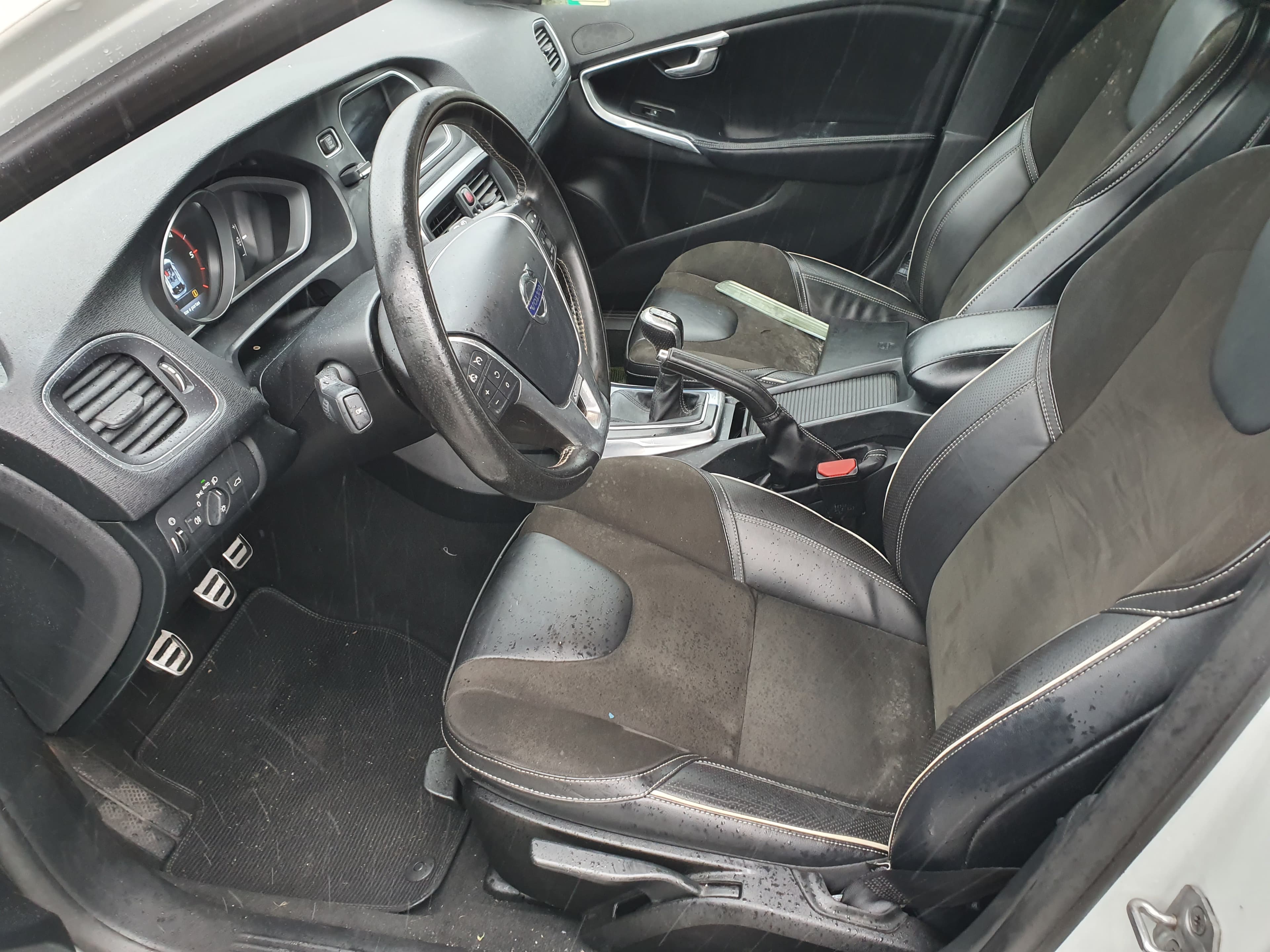 Volvo V40 · Ano 2015 — imagen 18