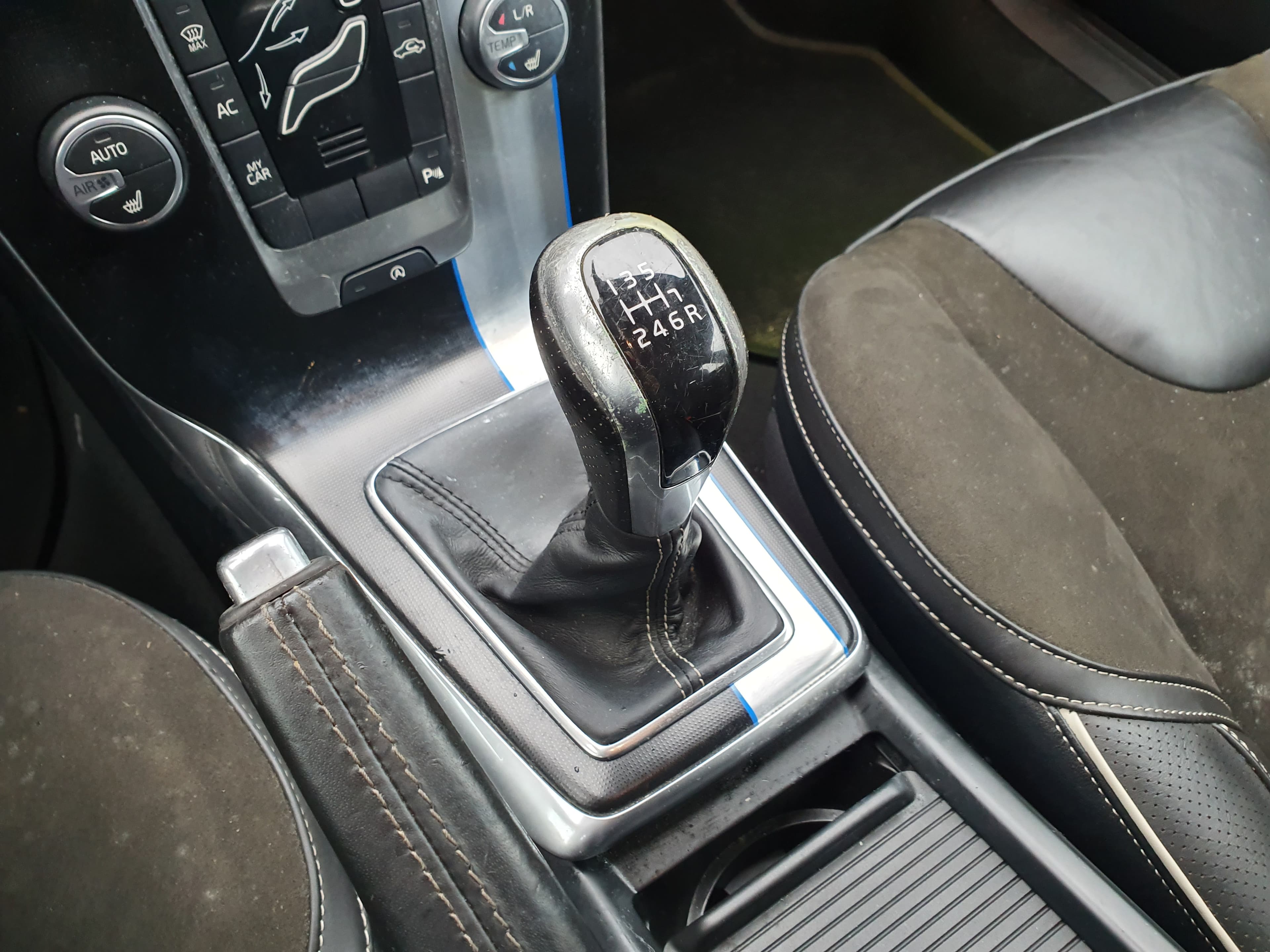 Volvo V40 · Ano 2015 — imagen 32