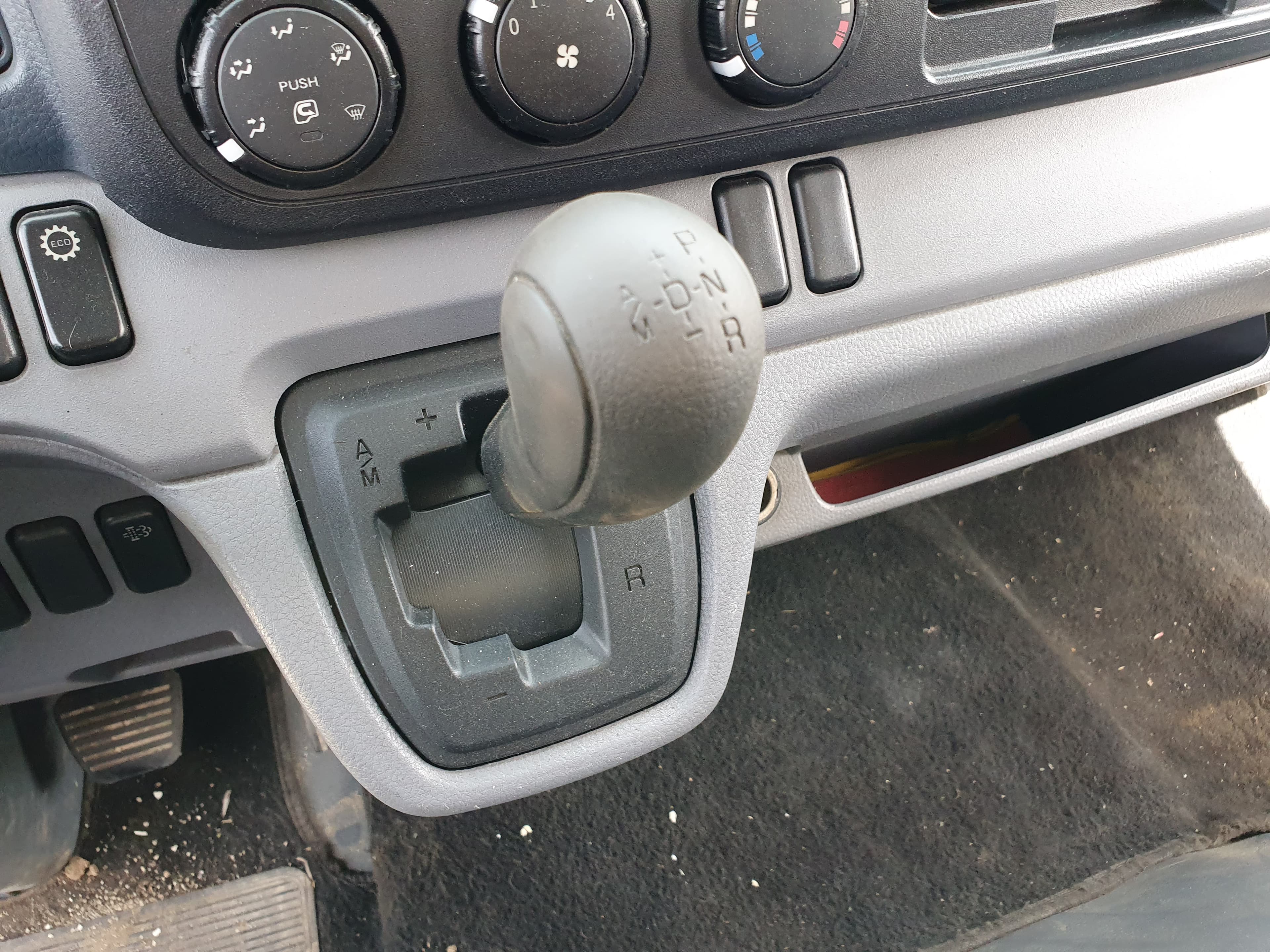 Mitsubishi Canter Fuso 7C18 · Ano 2013 — imagem 9